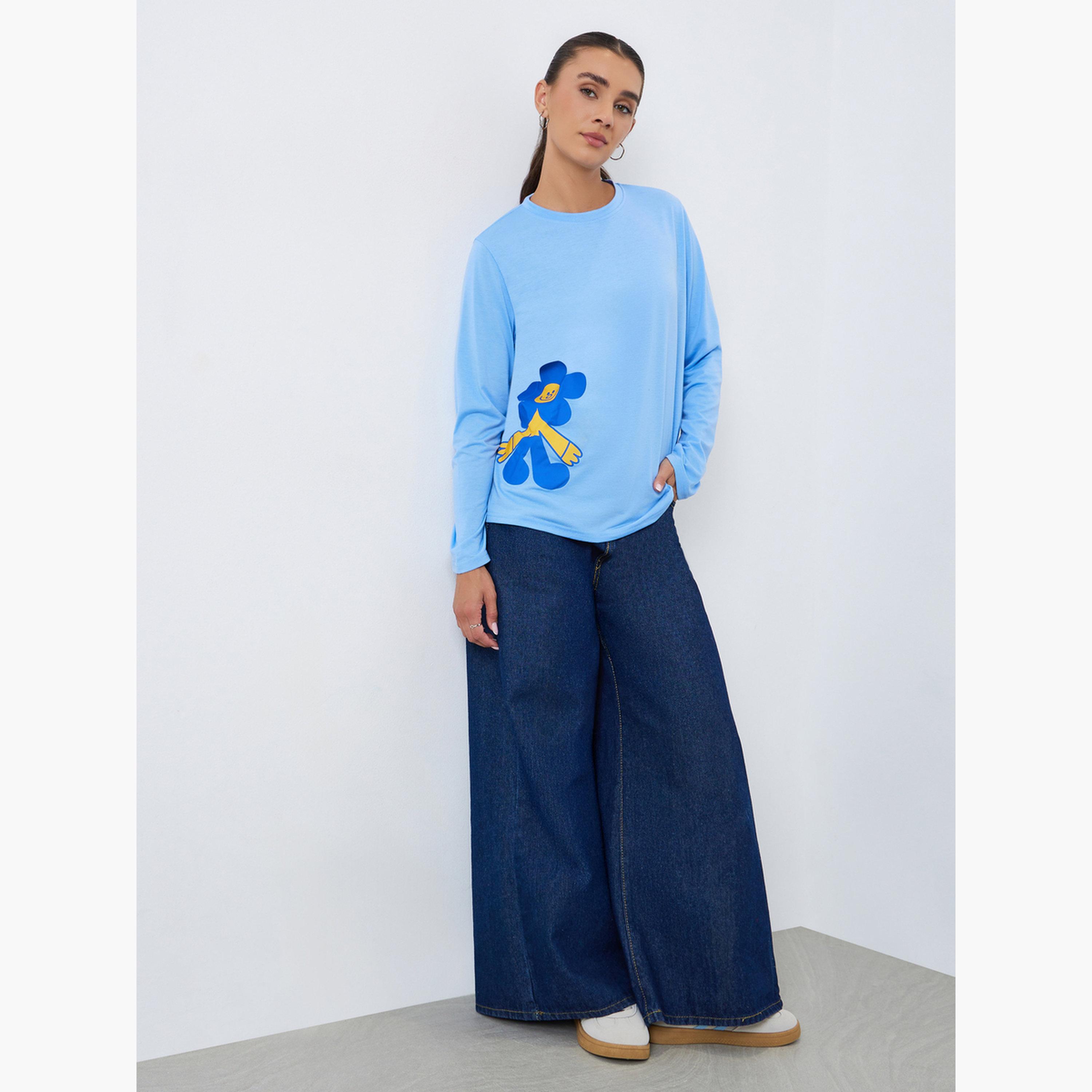 تيشيرت بأكمام طويلة وطبعة جرافيك-women-clothing-tshirts-image-2
