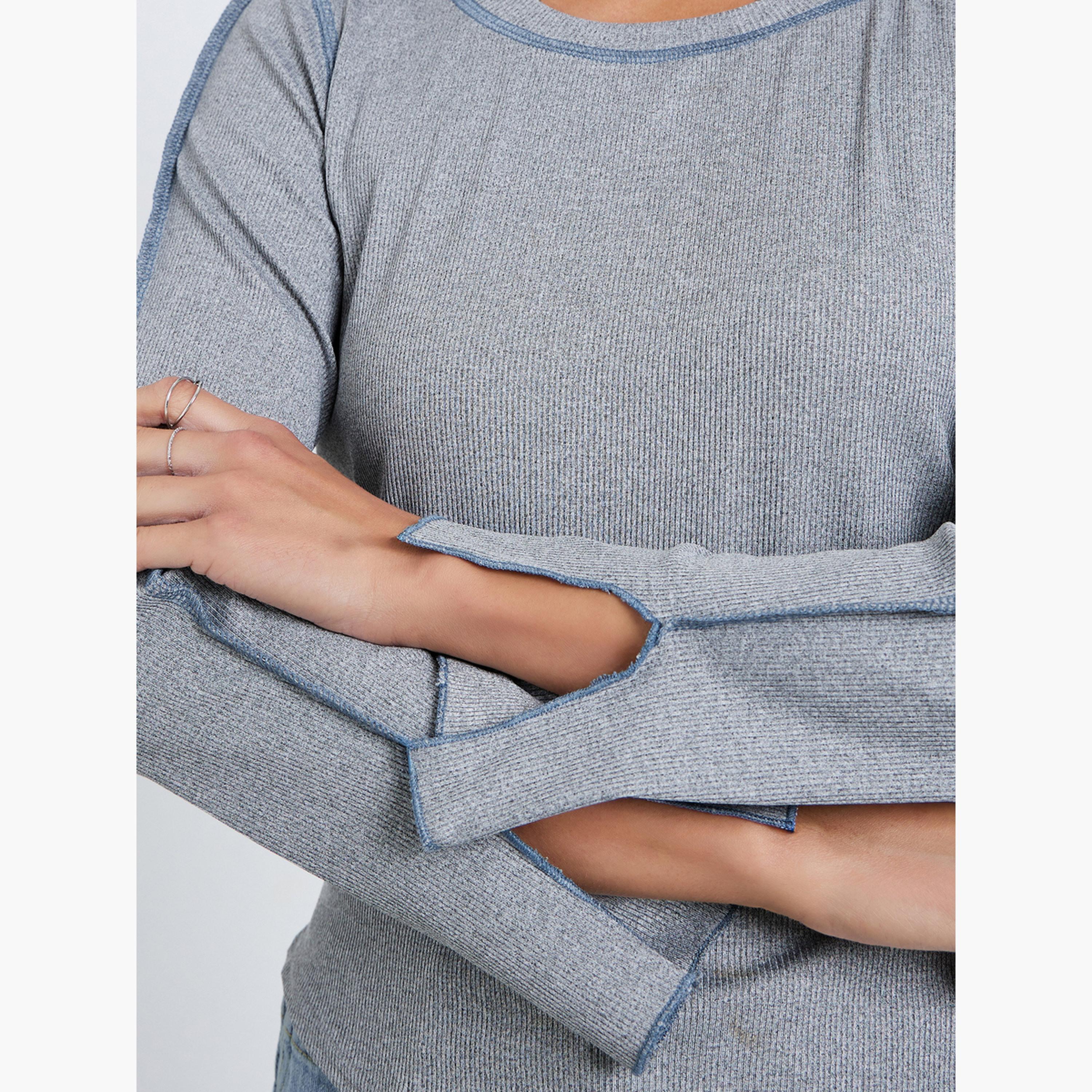 تيشيرت بتفاصيل محبوكة ودرزات علوية-women-clothing-tshirts-image-3