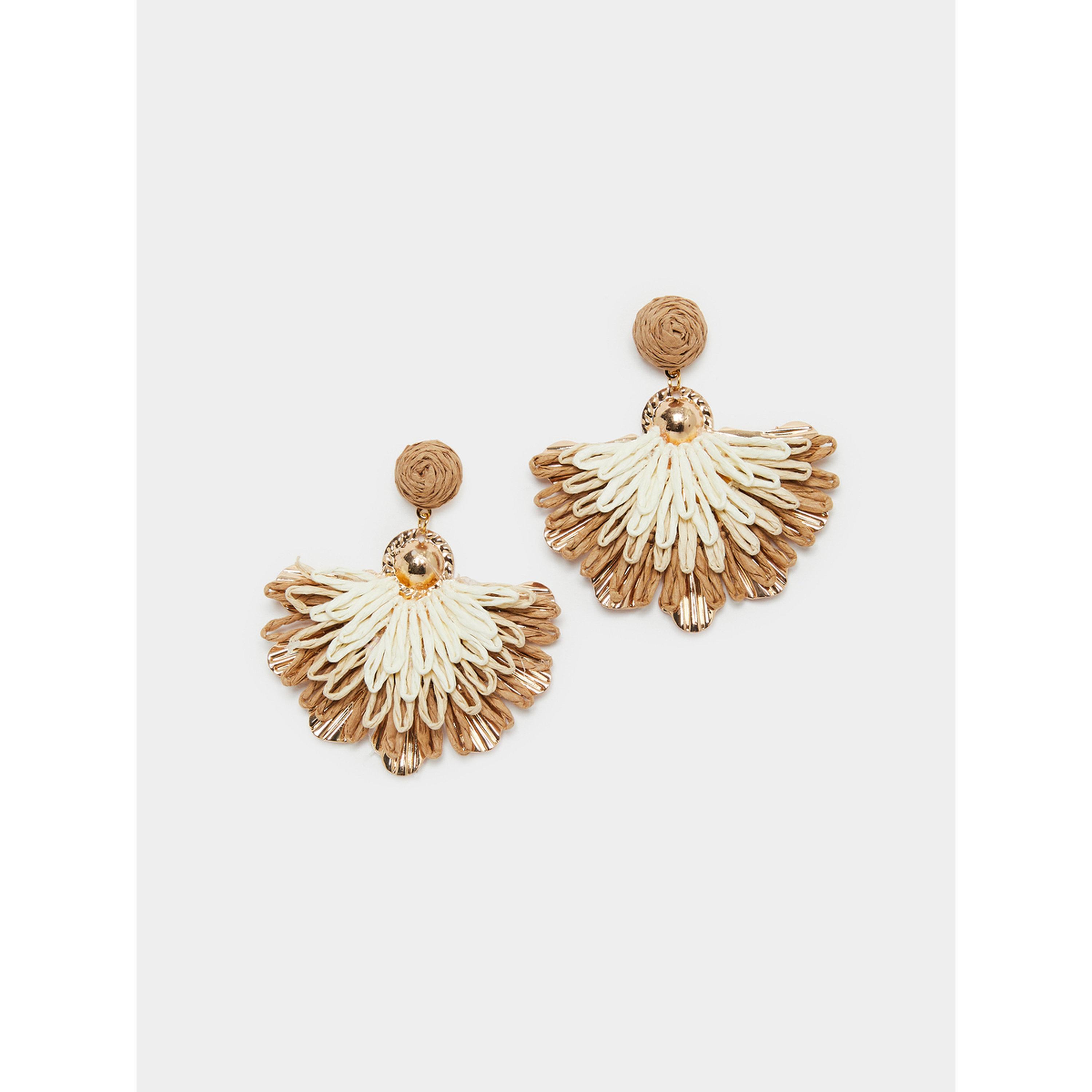 أقراط صغيرة بتصميم مروحة من الرافيا-women-watchesandjewellery-jewellery-earrings-image-1