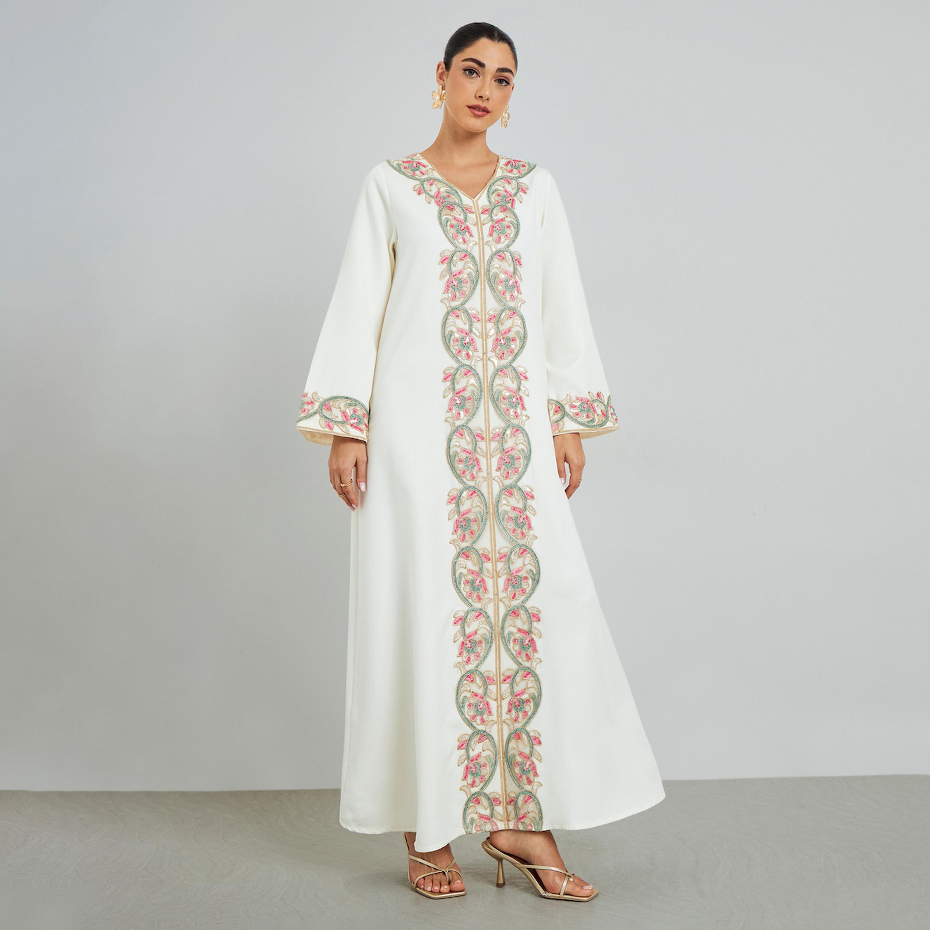 قفطان بحافة واسعة وزهور مُطرّزة-women-arabicclothing-kaftan-image-1