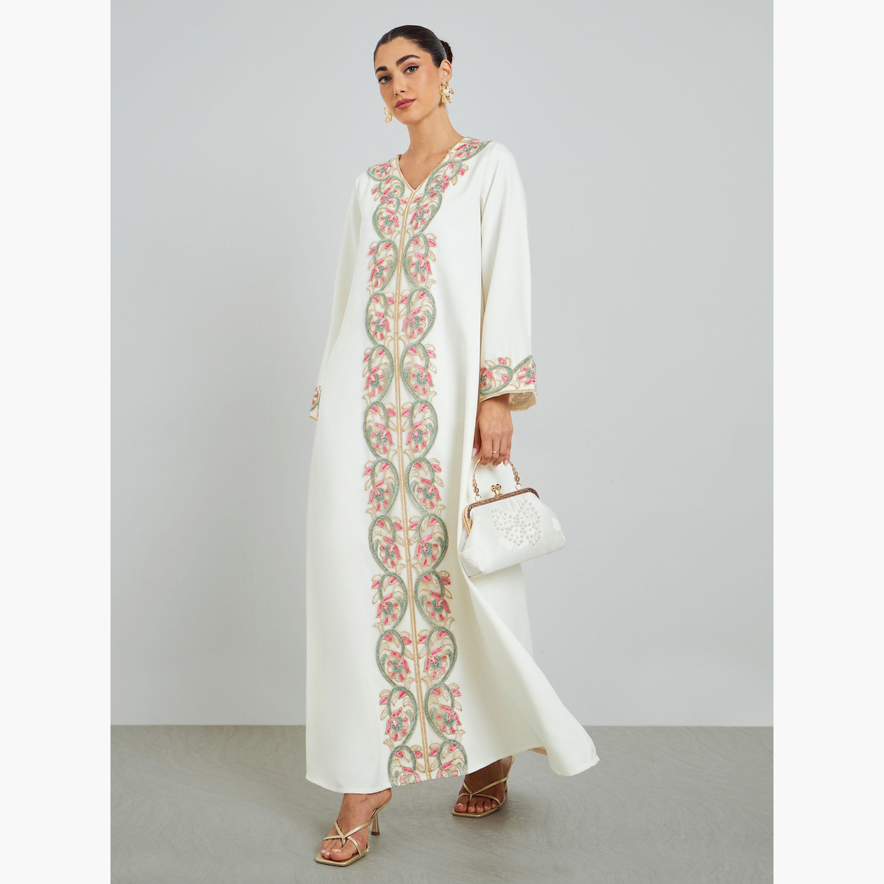 قفطان بحافة واسعة وزهور مُطرّزة-women-arabicclothing-kaftan-image-2