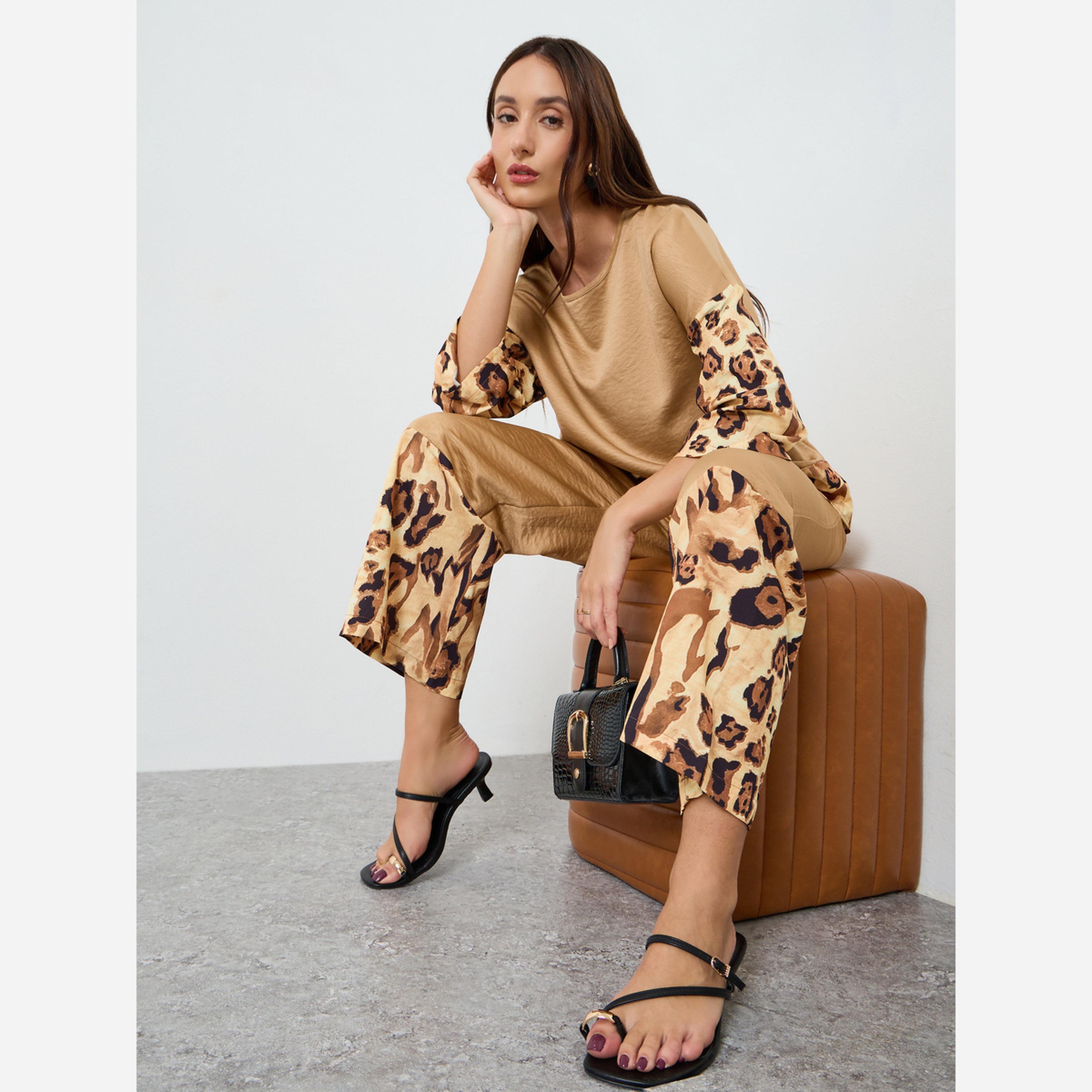تيك تو - بلوزة نسائية أكمام طويلة ورقبة دائرية طبعة جلد النمر، وبنطال واسع الساقين-women-clothing-coordsets-image-2