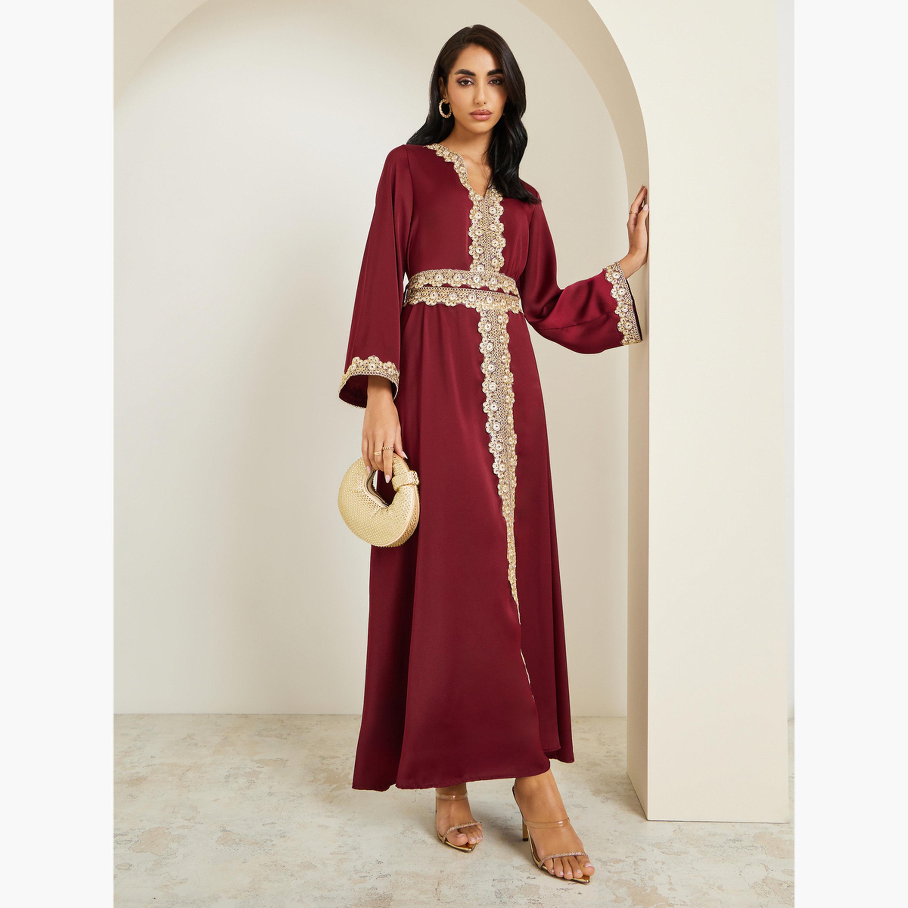 قفطان بتفاصيل مُطرزة ذهبية-women-arabicclothing-kaftan-image-1