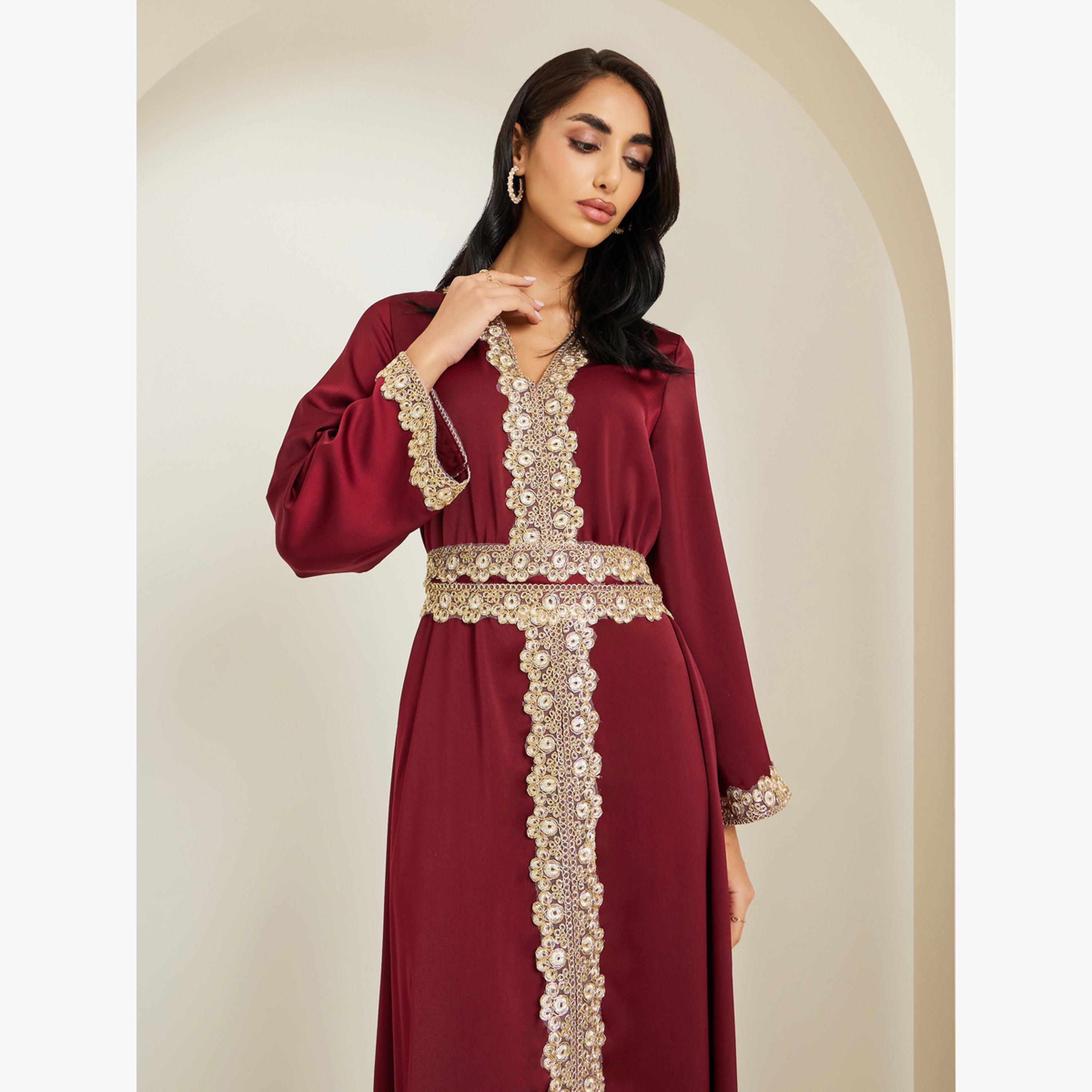 قفطان بتفاصيل مُطرزة ذهبية-women-arabicclothing-kaftan-image-2