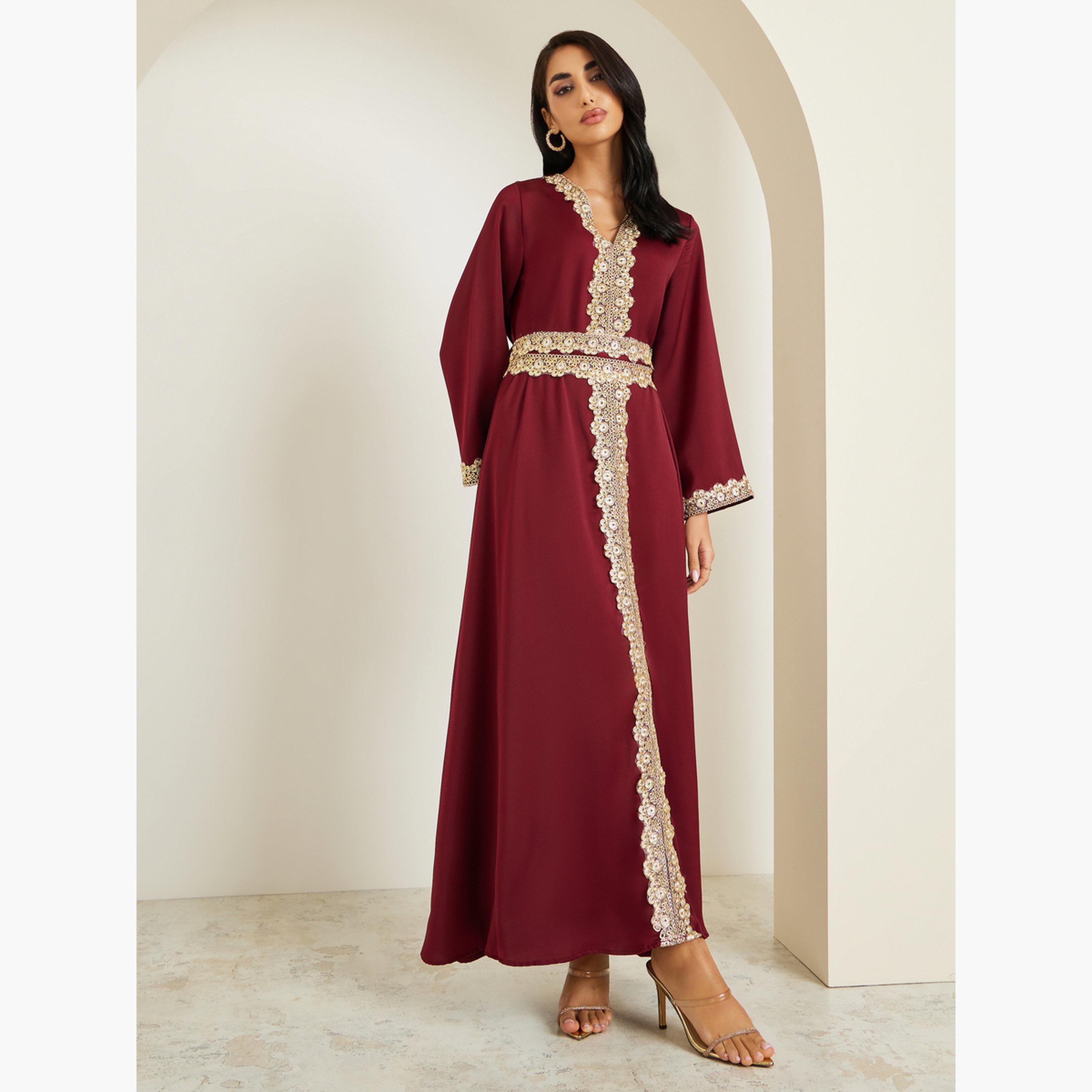 قفطان بتفاصيل مُطرزة ذهبية-women-arabicclothing-kaftan-image-3