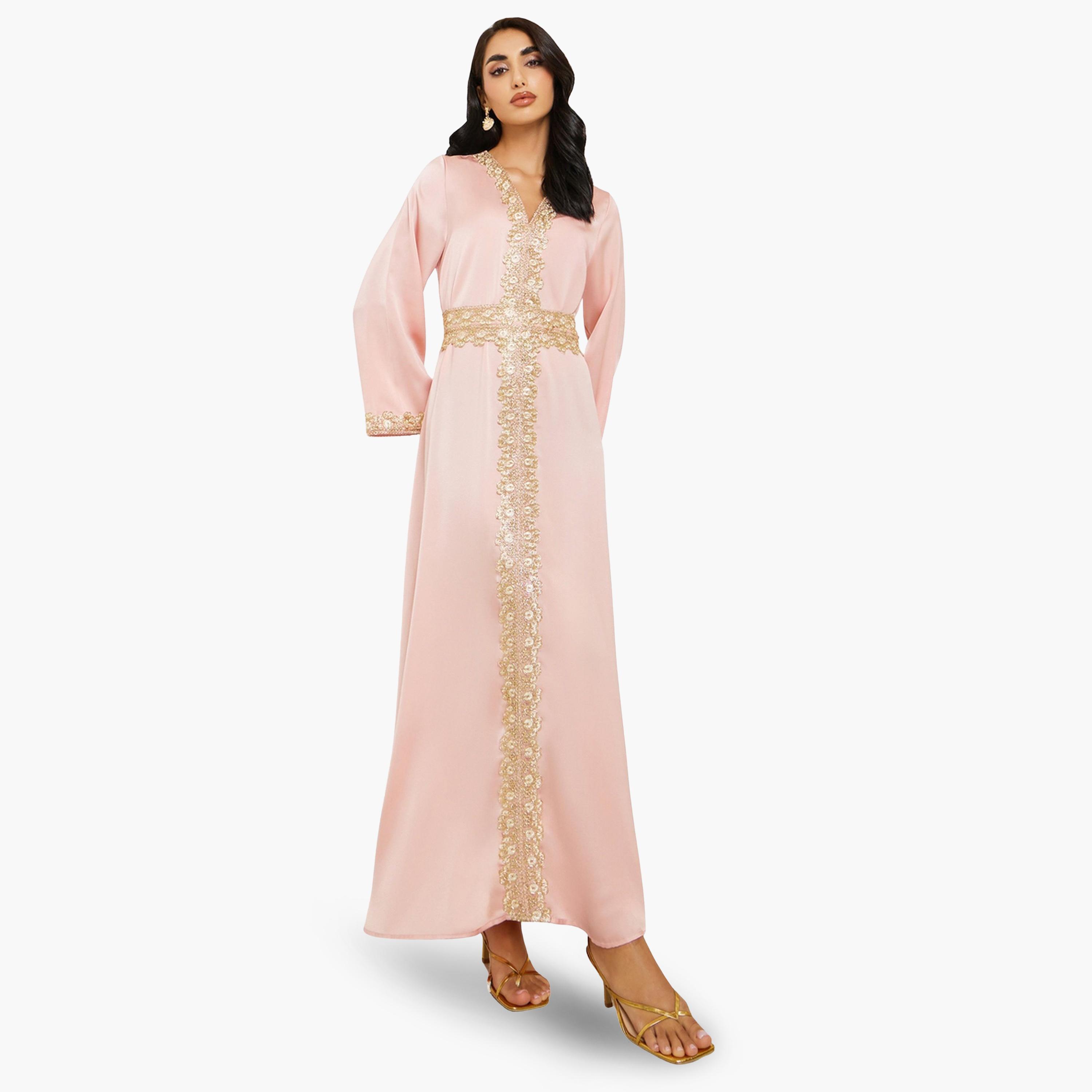 قفطان بتفاصيل مُطرزة ذهبية-women-arabicclothing-kaftan-image-1
