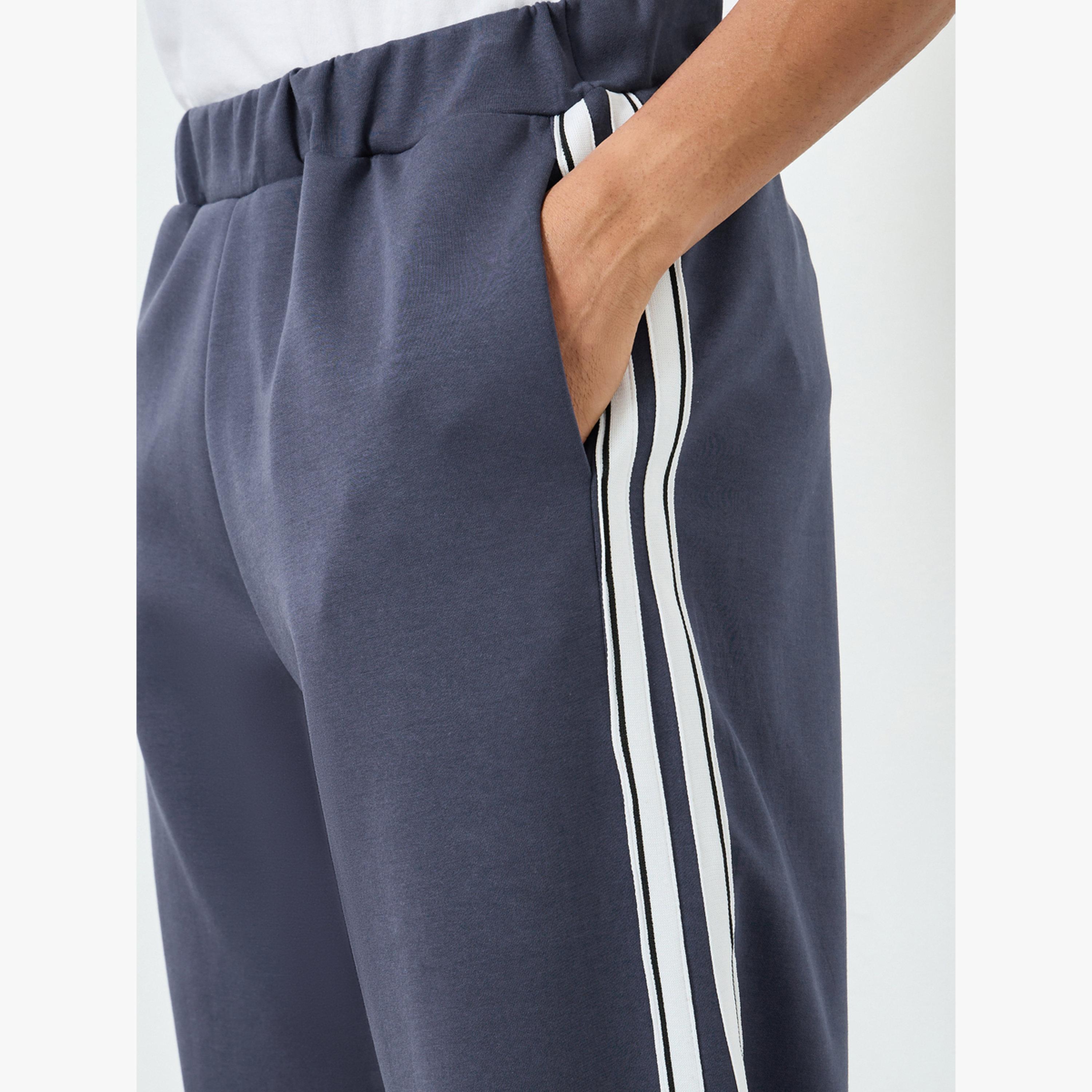 جوغر واسع ومخطط بشريط جانبي-men-clothing-bottoms-joggers-image-3