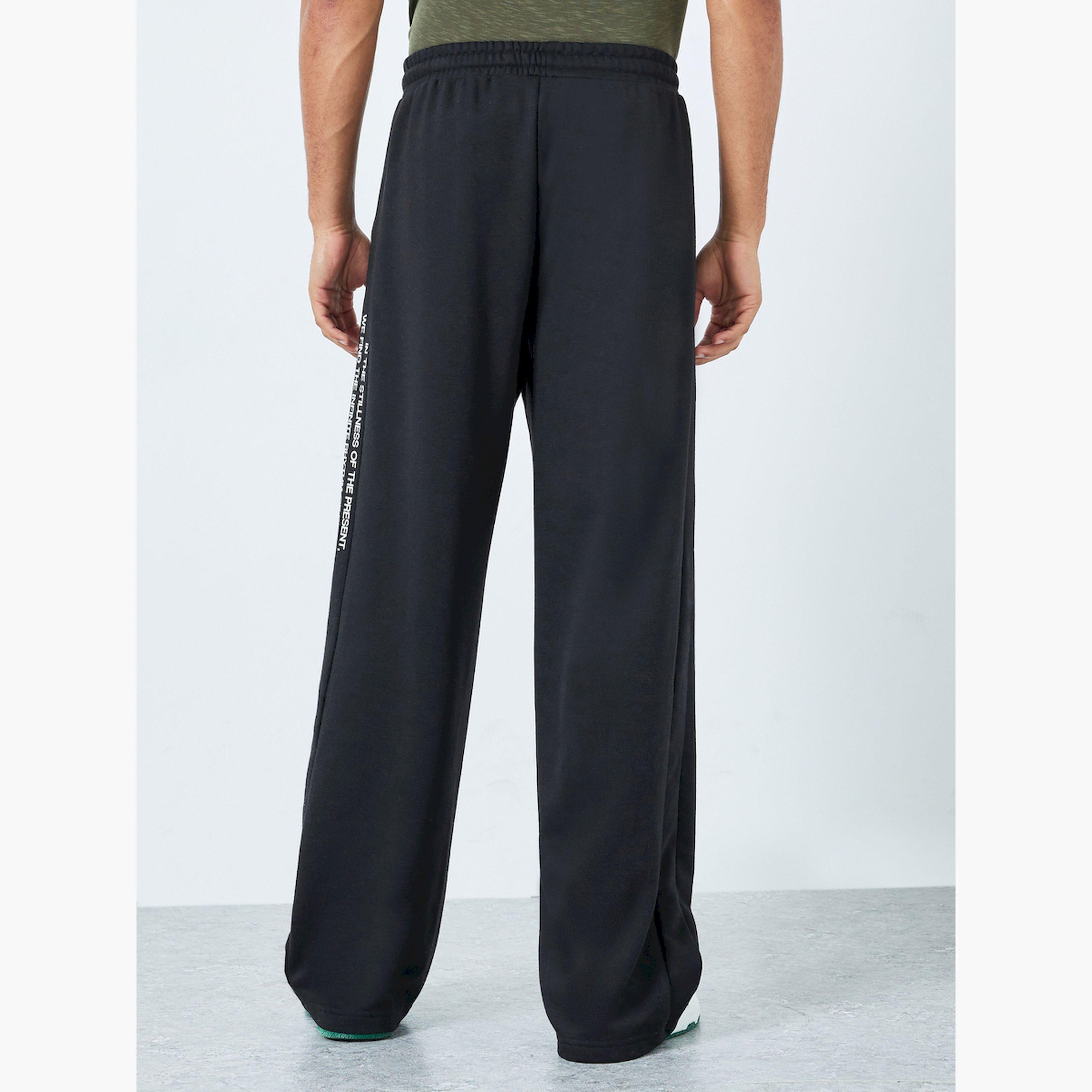 جوغر بقصة مريحة وطبعة صغيرة-men-clothing-bottoms-joggers-image-3