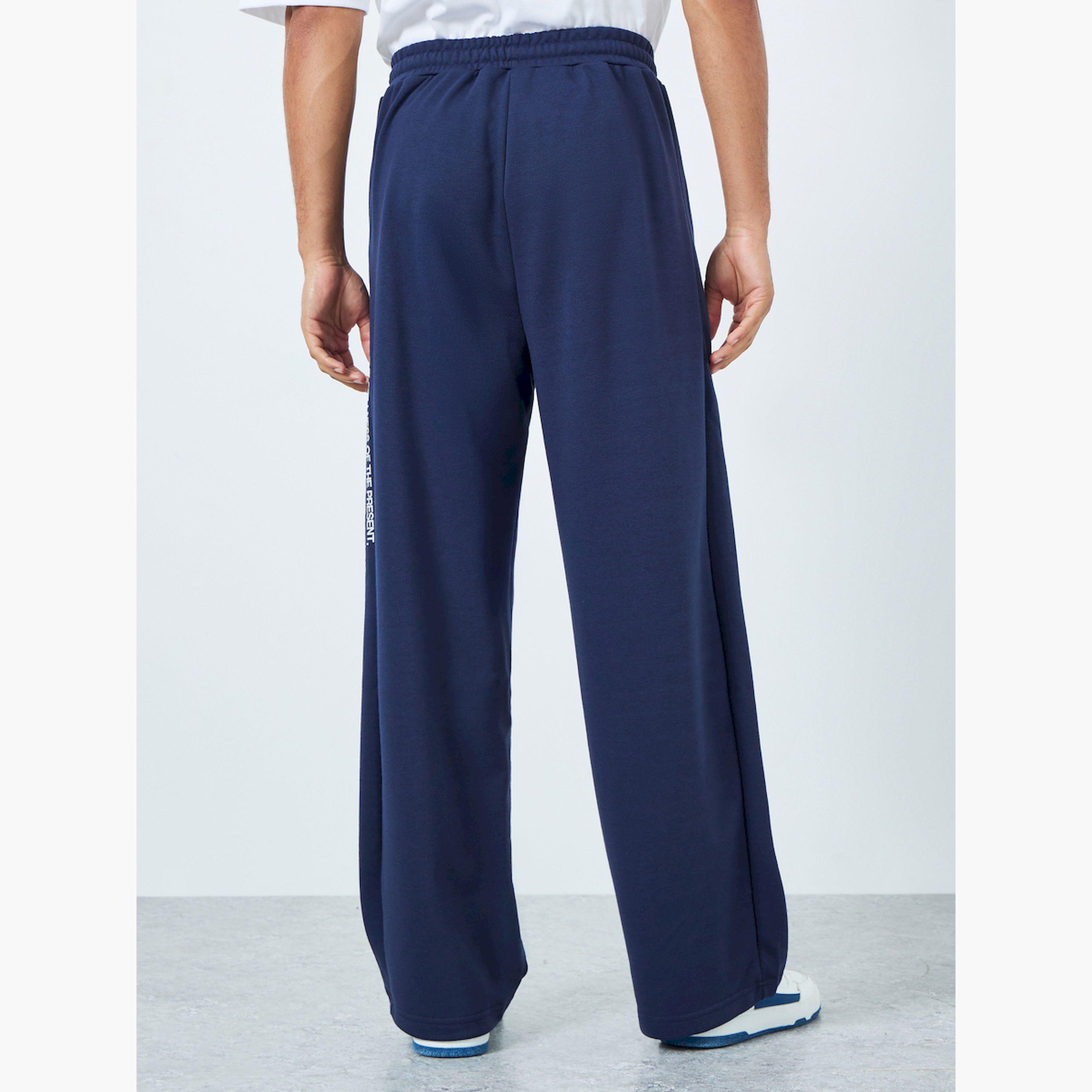 جوغر بقصة مريحة وطبعة صغيرة-men-clothing-bottoms-joggers-image-4