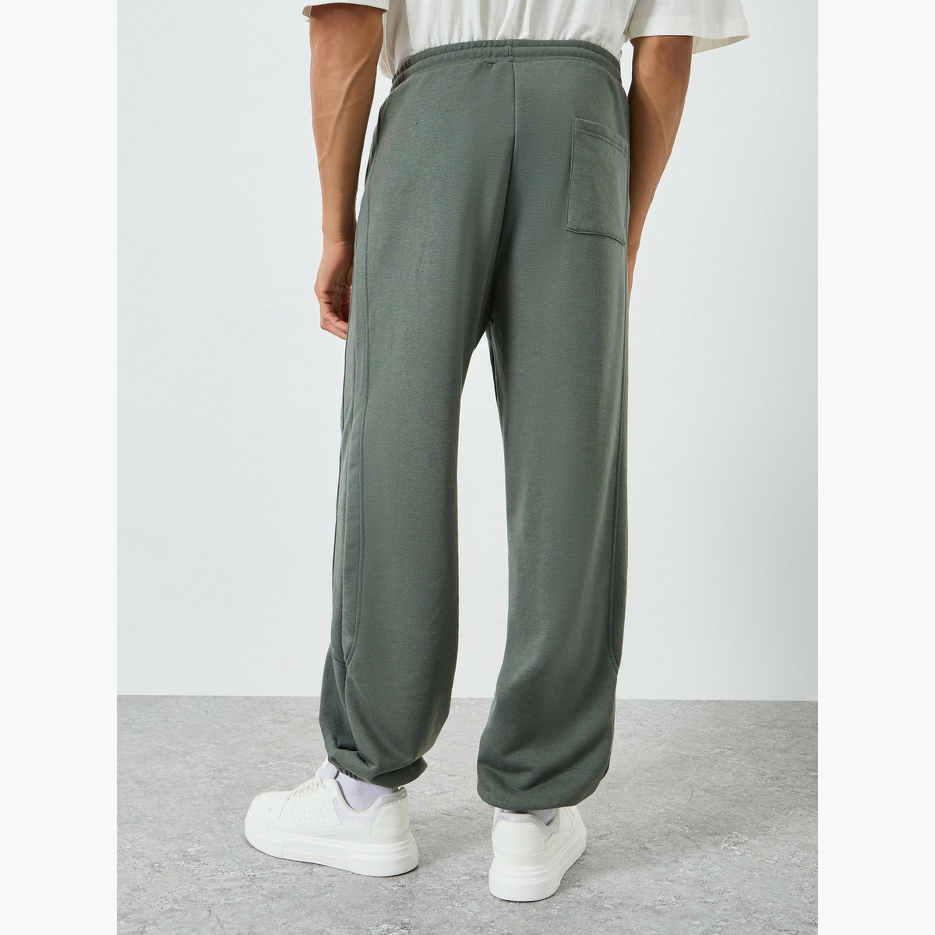 بنطال جوغر بقصة مريحة-men-clothing-bottoms-joggers-image-3