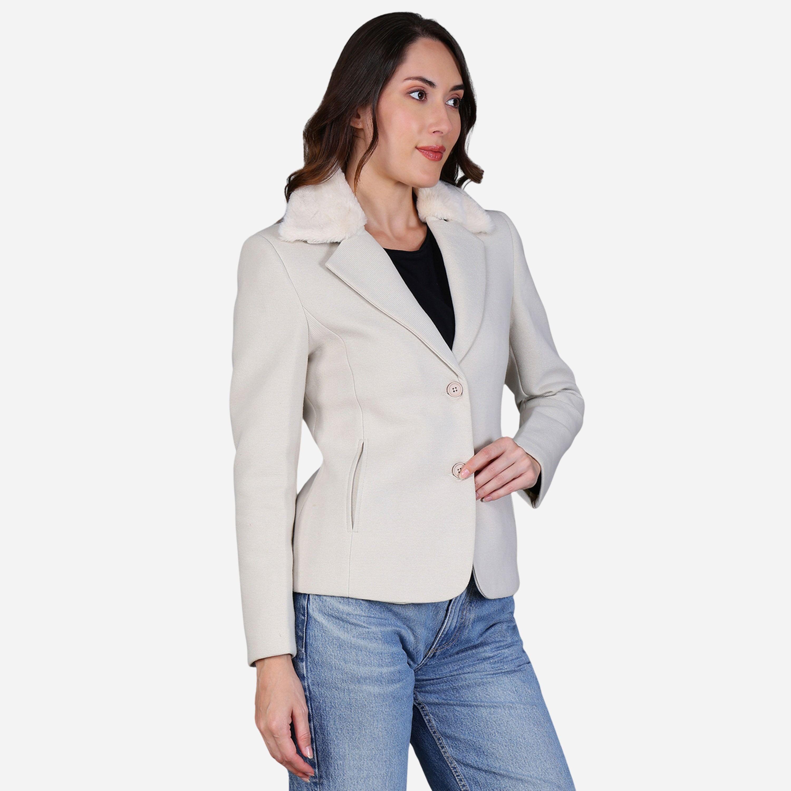 فورت كولينز - بليزر نسائي لون أبيض بأزرار وياقة من الفرو الصناعي-women-clothing-coatsandjackets-blazers-image-3