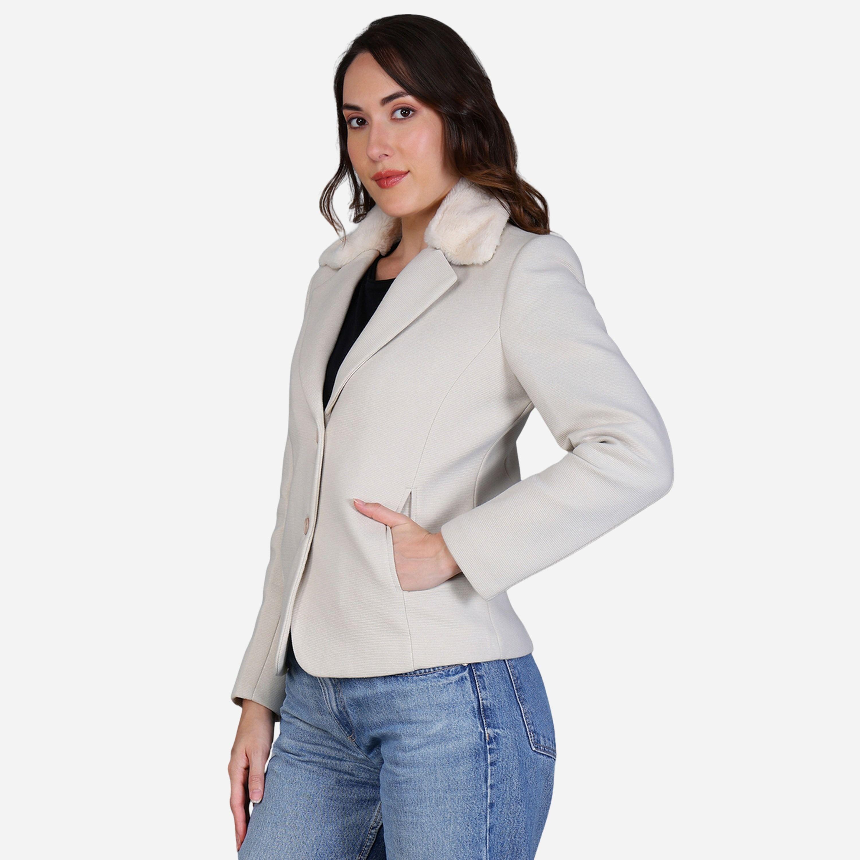 فورت كولينز - بليزر نسائي لون أبيض بأزرار وياقة من الفرو الصناعي-women-clothing-coatsandjackets-blazers-image-4