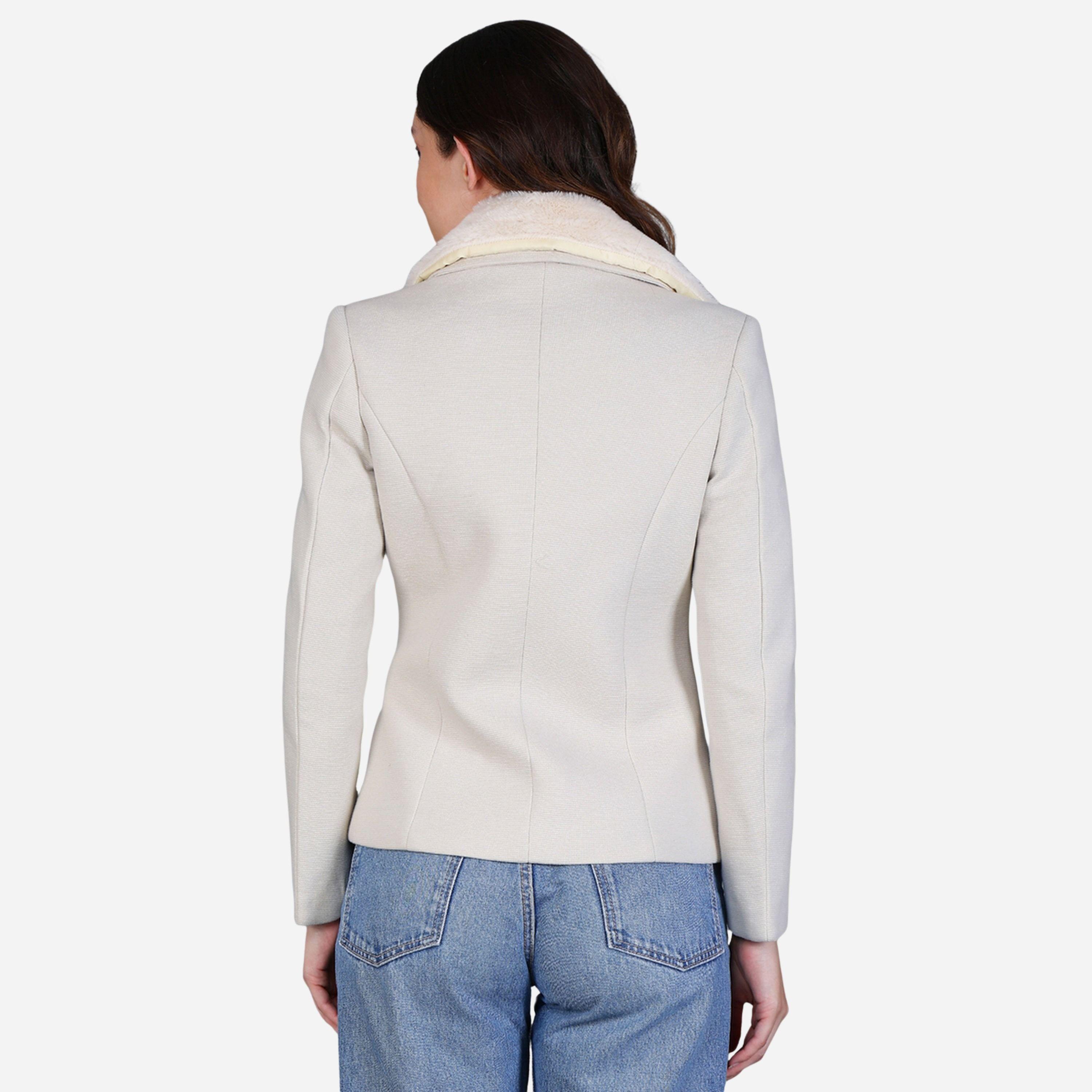 فورت كولينز - بليزر نسائي لون أبيض بأزرار وياقة من الفرو الصناعي-women-clothing-coatsandjackets-blazers-image-5