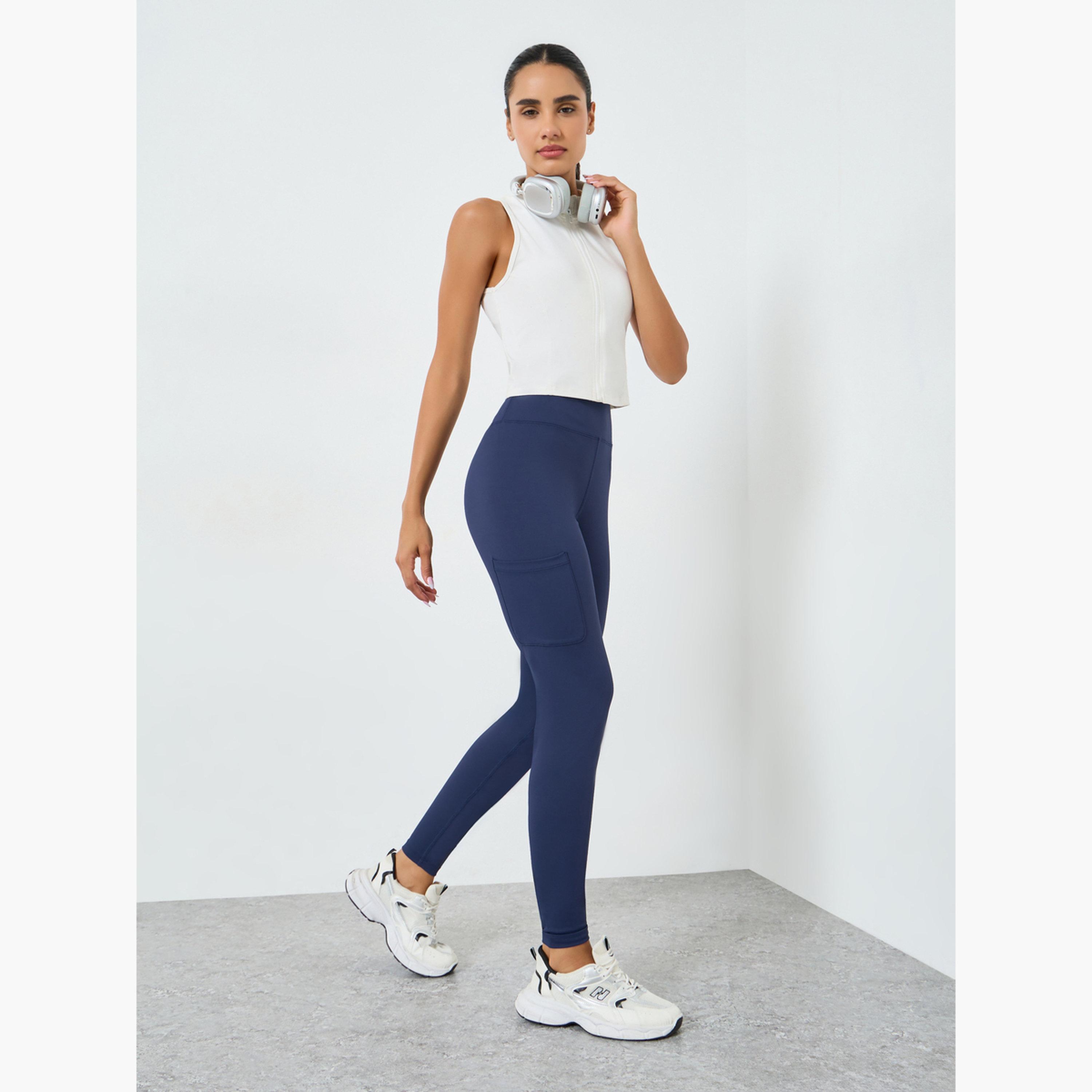 ليقنز بشعار مطاطي عند الركبة وجيب جانبي-sports-women-clothing-joggersandtrackpants-image-2