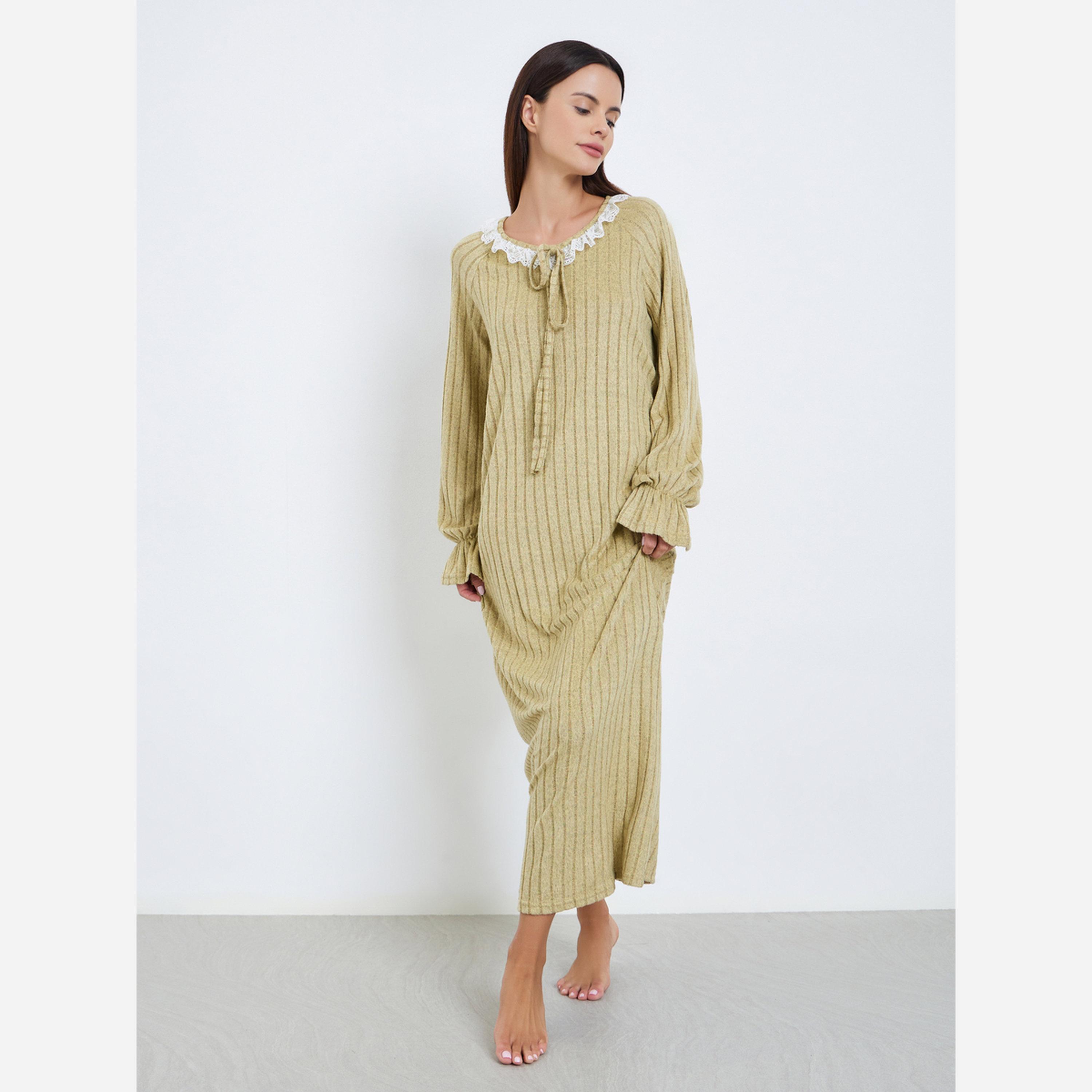 ستايلي - قميص نوم مضلع بتفاصيل رقبة من الدانتيل-women-clothing-nightwear-nighties-image-1