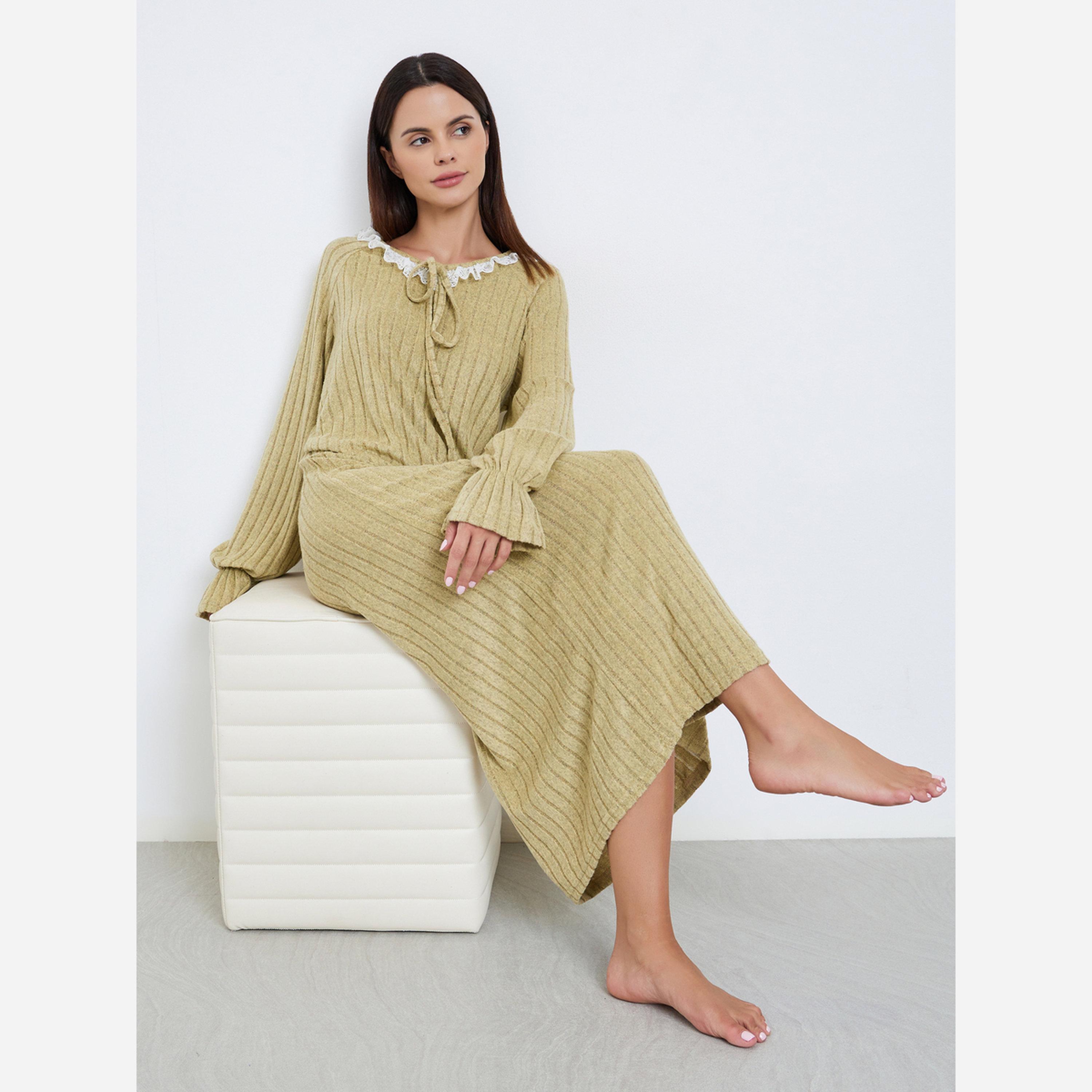 ستايلي - قميص نوم مضلع بتفاصيل رقبة من الدانتيل-women-clothing-nightwear-nighties-image-2