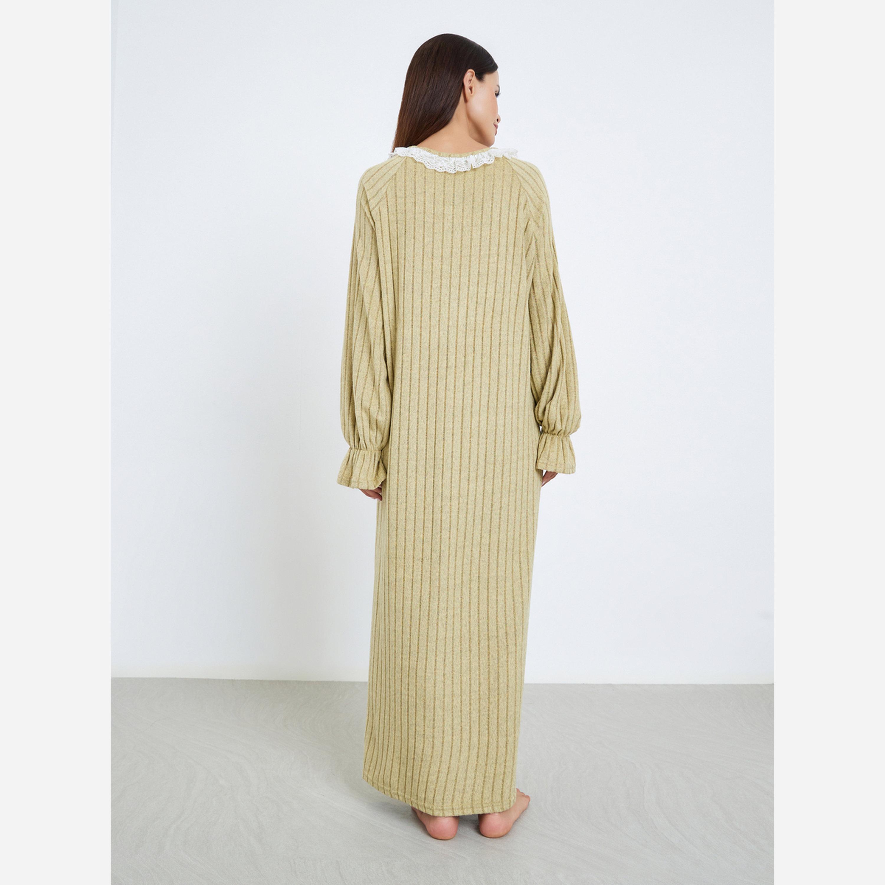 ستايلي - قميص نوم مضلع بتفاصيل رقبة من الدانتيل-women-clothing-nightwear-nighties-image-5