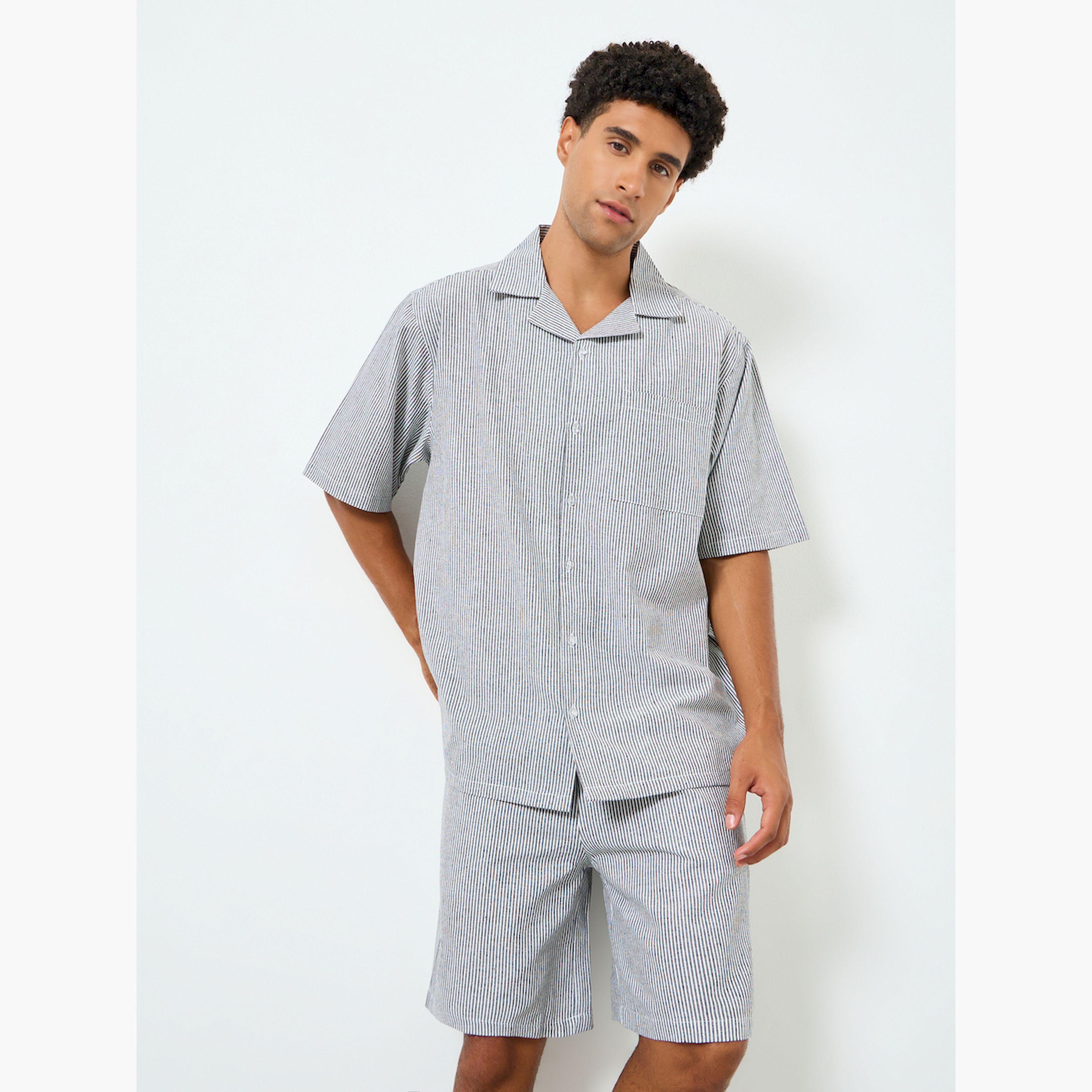 مجموعة من شورت وقميص مخطط بقصة مريحة-men-clothing-nightwear-sets-image-1