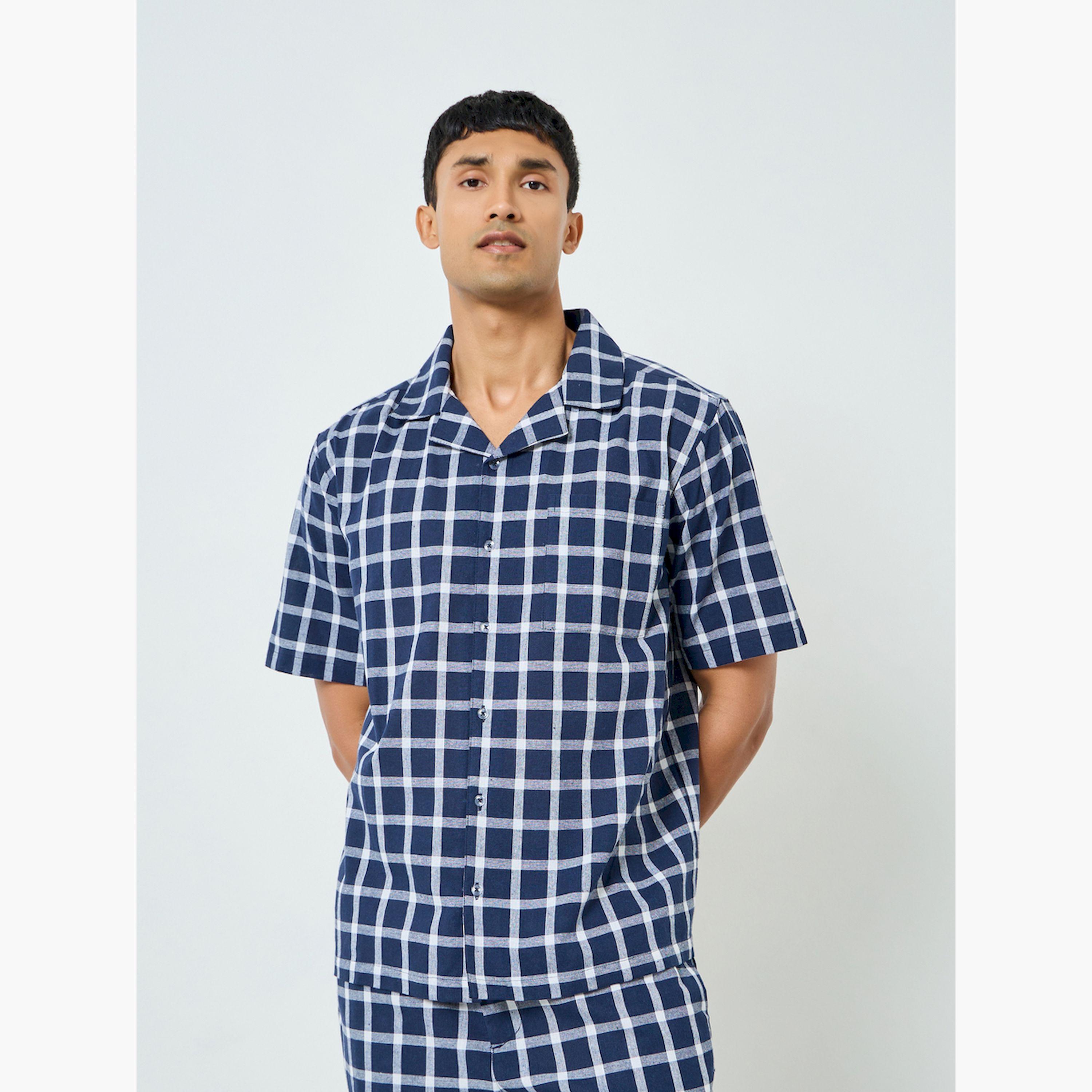 طقم بيجاما مريح بقميص كاروهات أكمام قصيرة-men-clothing-nightwear-sets-image-3