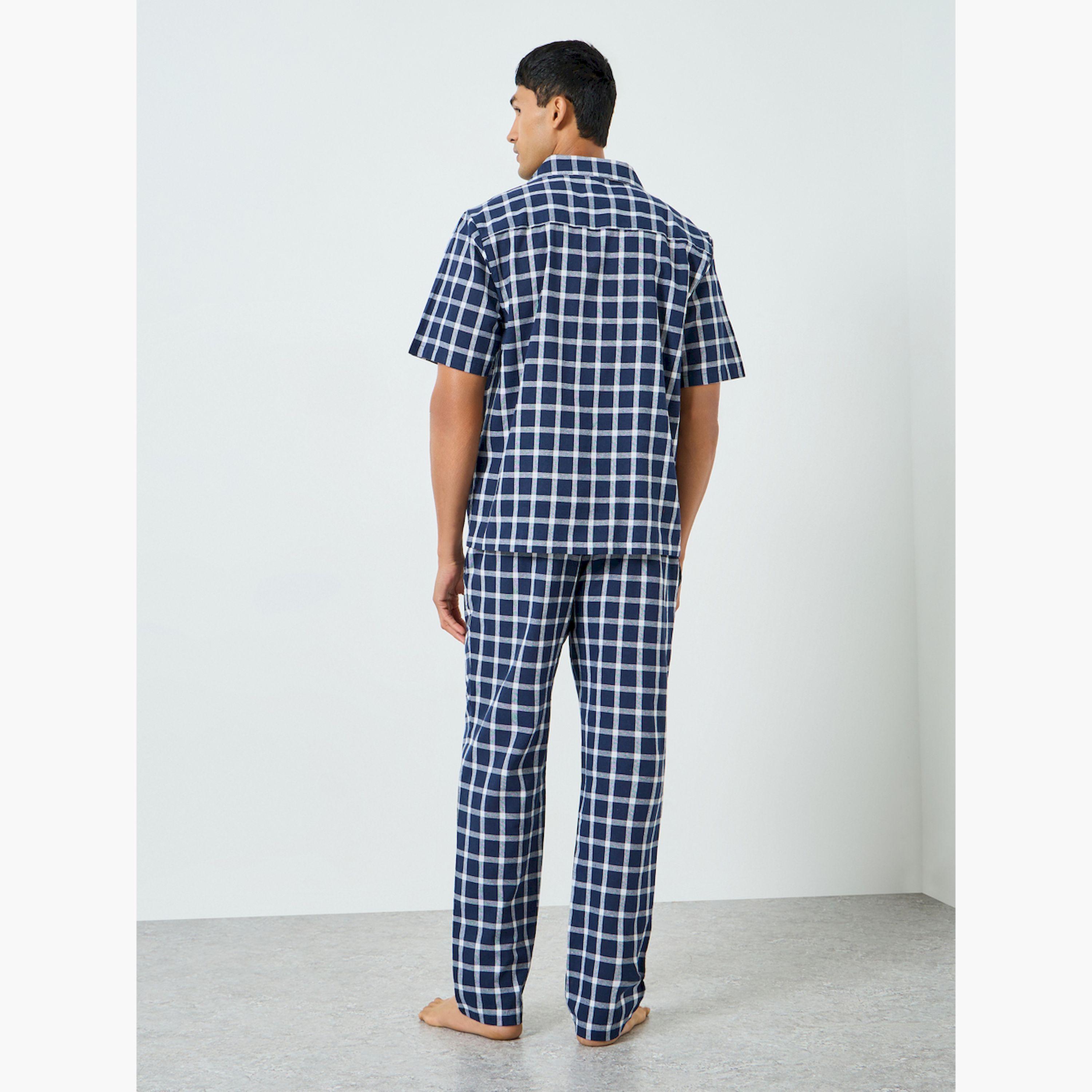 طقم بيجاما مريح بقميص كاروهات أكمام قصيرة-men-clothing-nightwear-sets-image-4