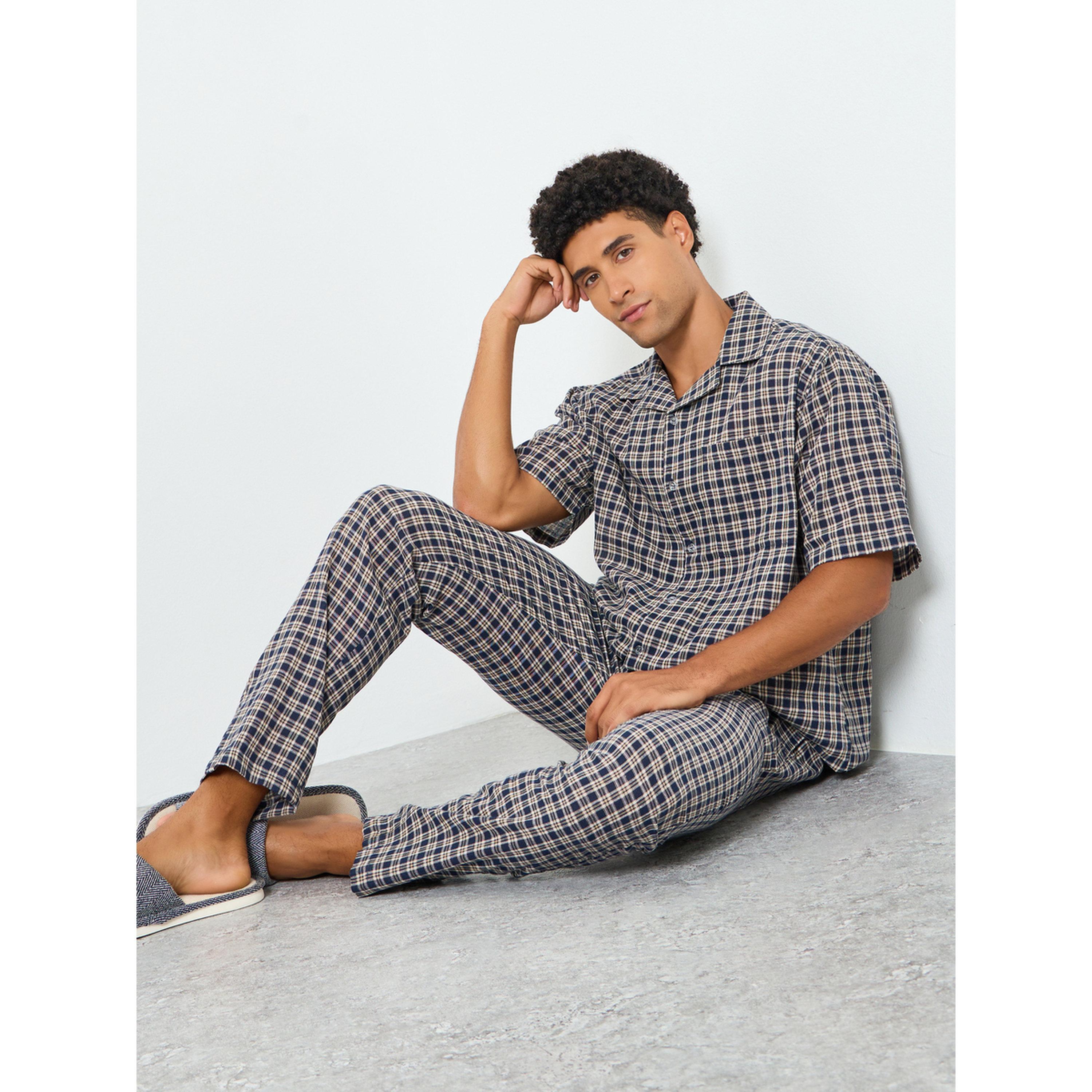 طقم بيجاما من بنطال وقميص قطني مربعات للرجال بقصة مريحة-men-clothing-nightwear-sets-image-2