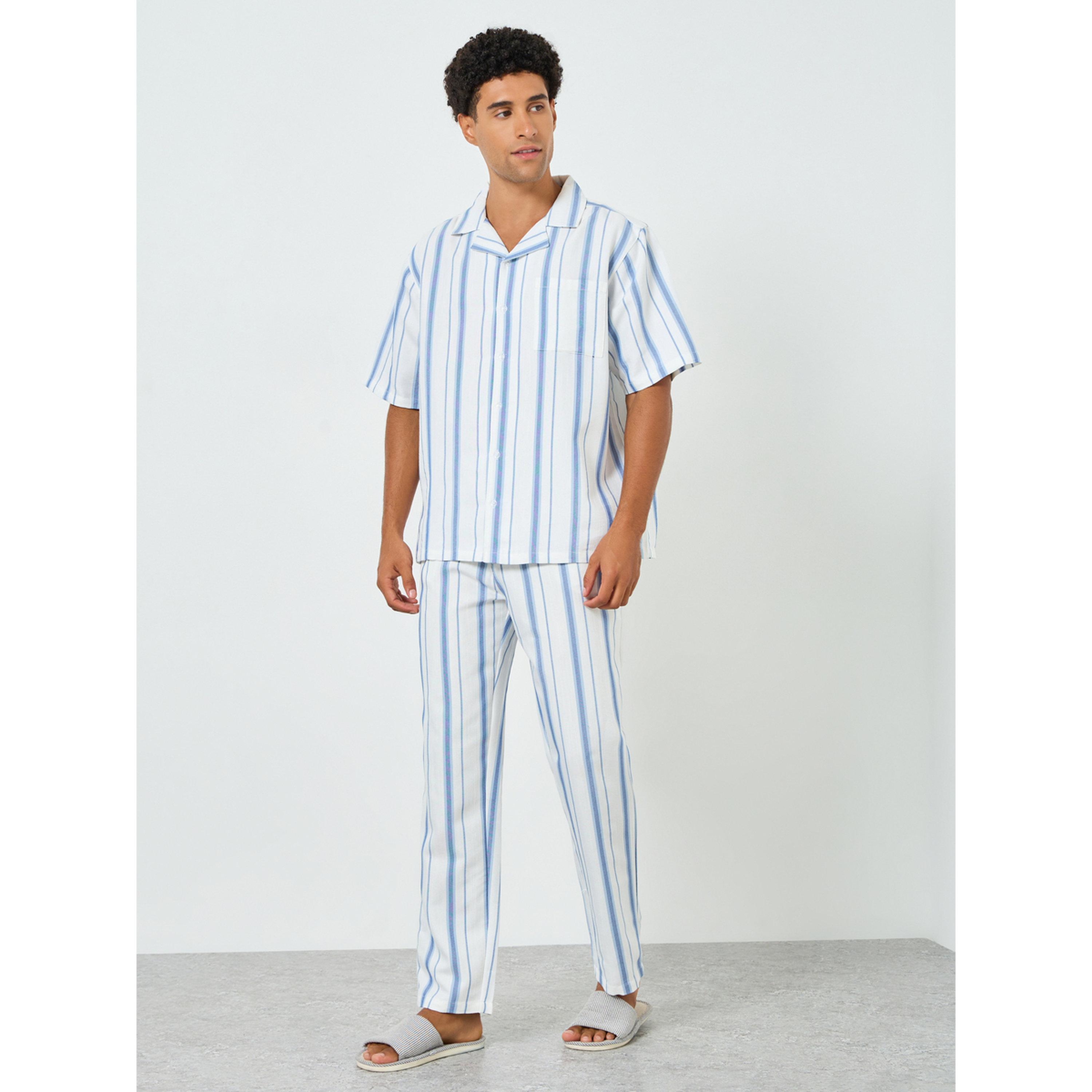 طقم بيجاما من بنطال وقميص قطني مخطط للرجال بقصة مريحة-men-clothing-nightwear-sets-image-1