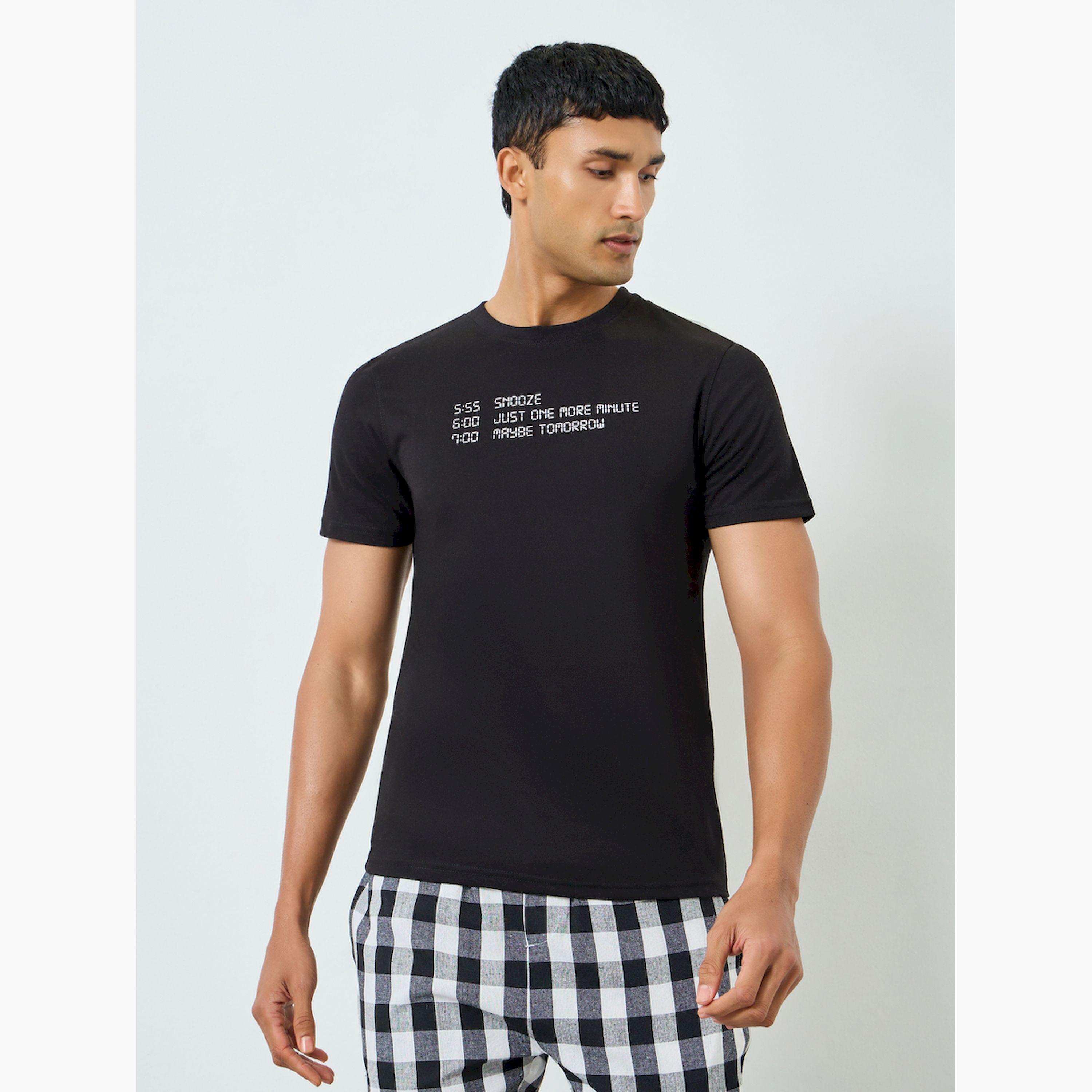 طقم بيجاما رجالي تيشيرت أسود مطبوع وبنطلون كاروهات-men-clothing-nightwear-sets-image-2