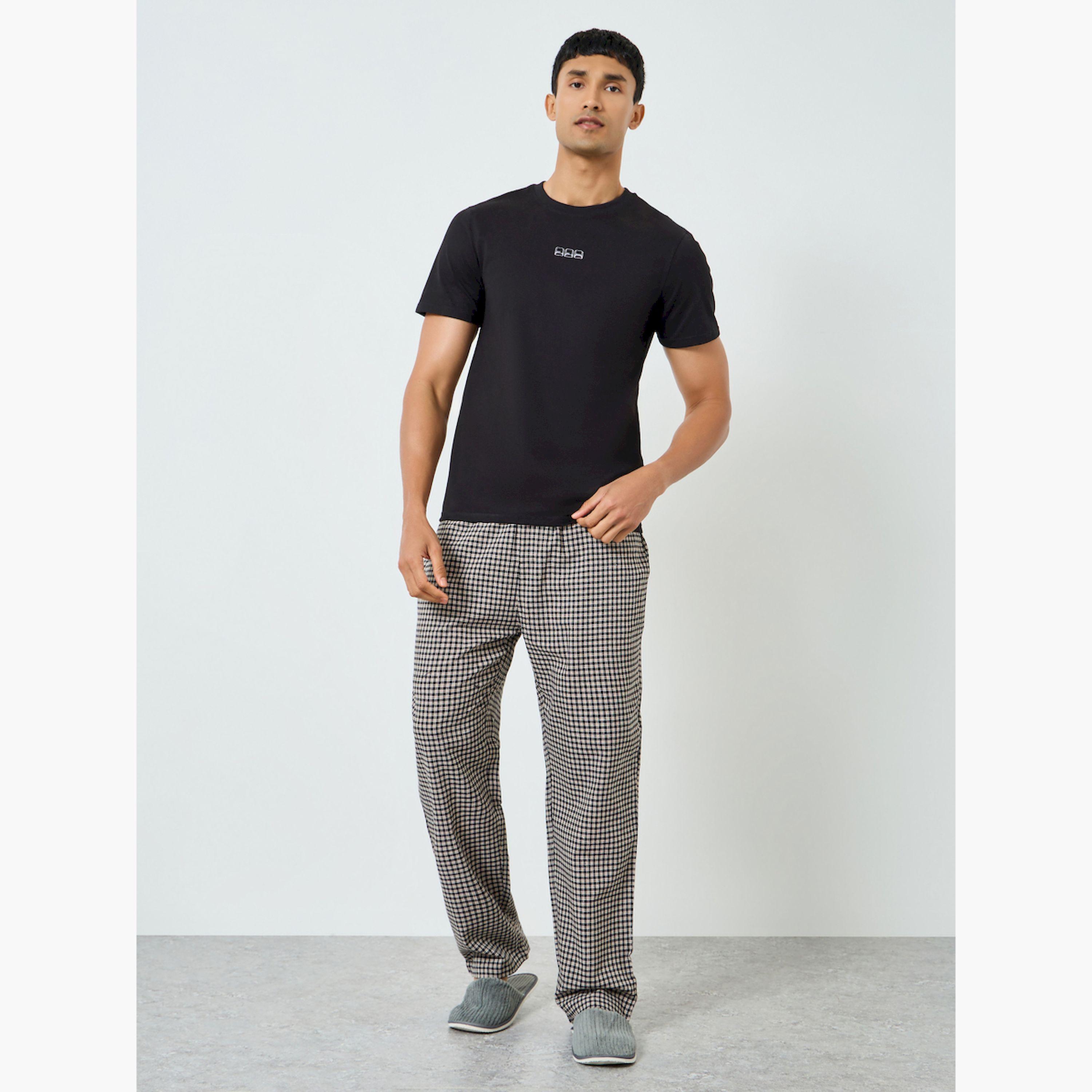 طقم بيجاما رجالي تيشيرت أسود وبنطلون كاروهات-men-clothing-nightwear-sets-image-1