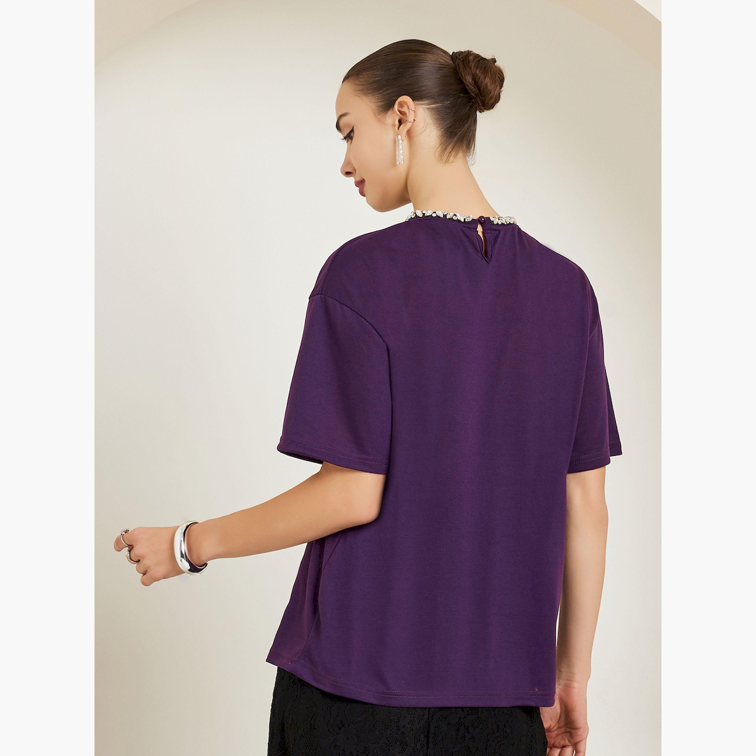 تيشيرت واسع بياقة دائرية منمقة وأكمام قصيرة-women-clothing-tshirts-image-4