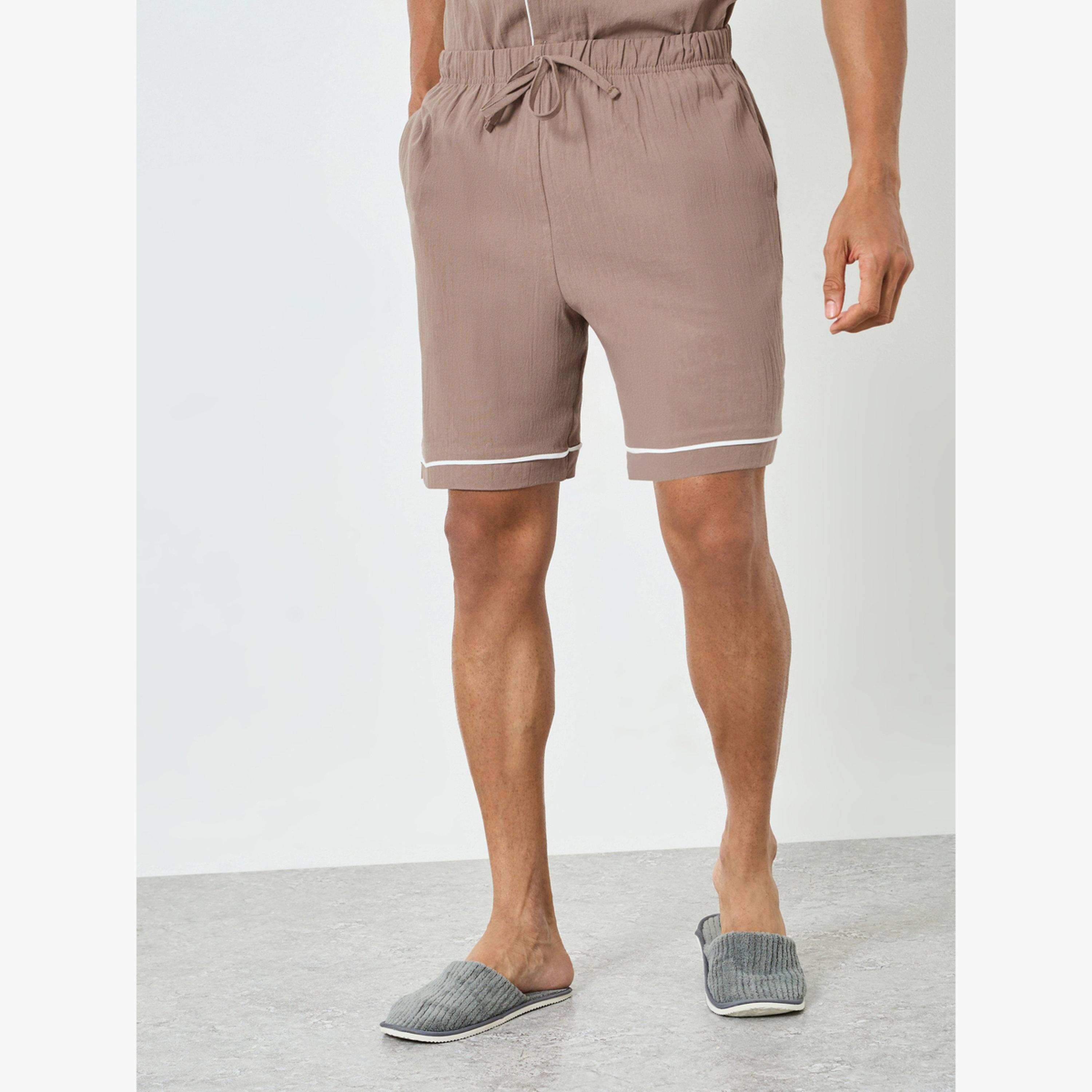مجموعة من شورت وقميص بتفاصيل محزوزة-men-clothing-nightwear-sets-image-4