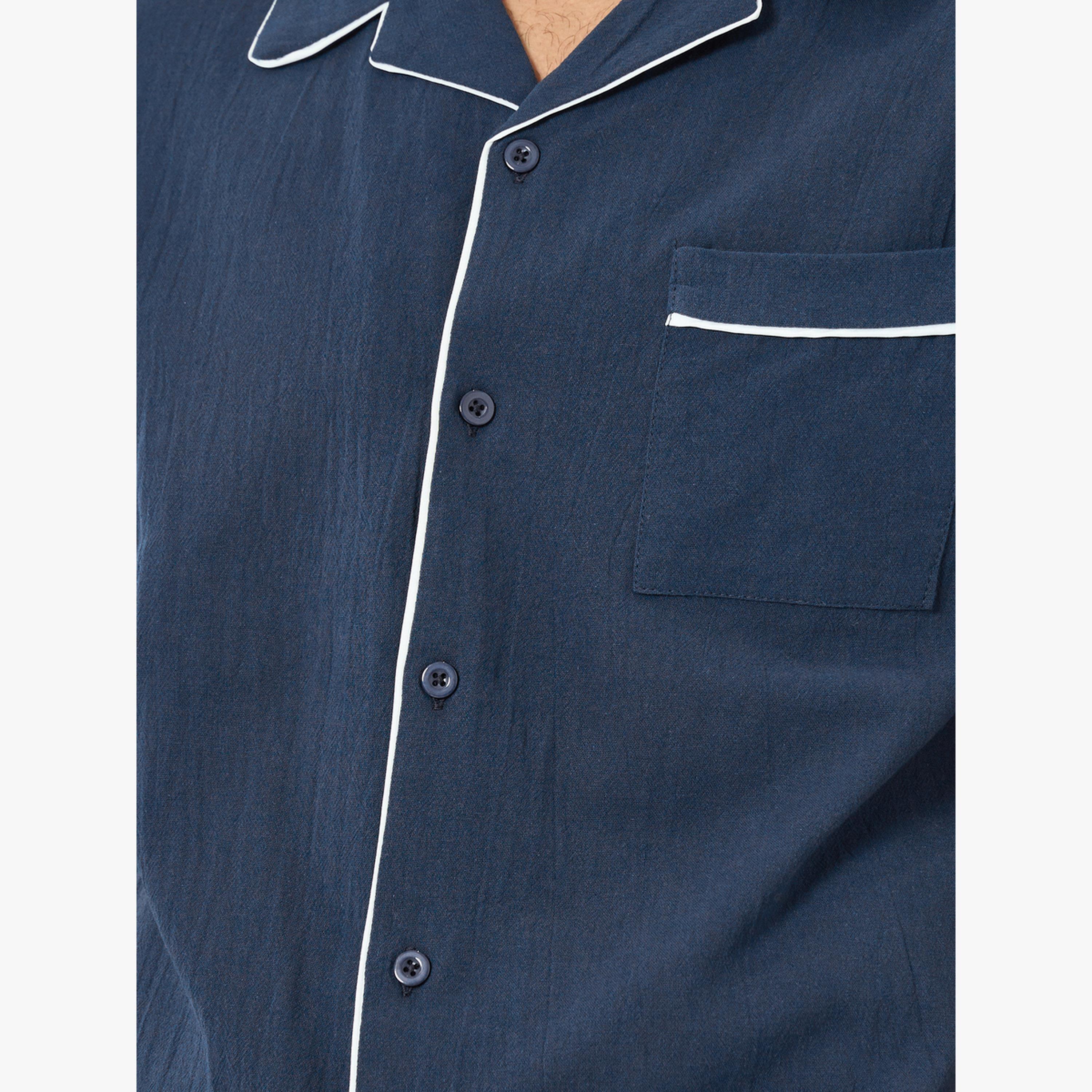 طقم بيجاما من شورت وقميص بتفاصيل محزوزة-men-clothing-nightwear-sets-image-5