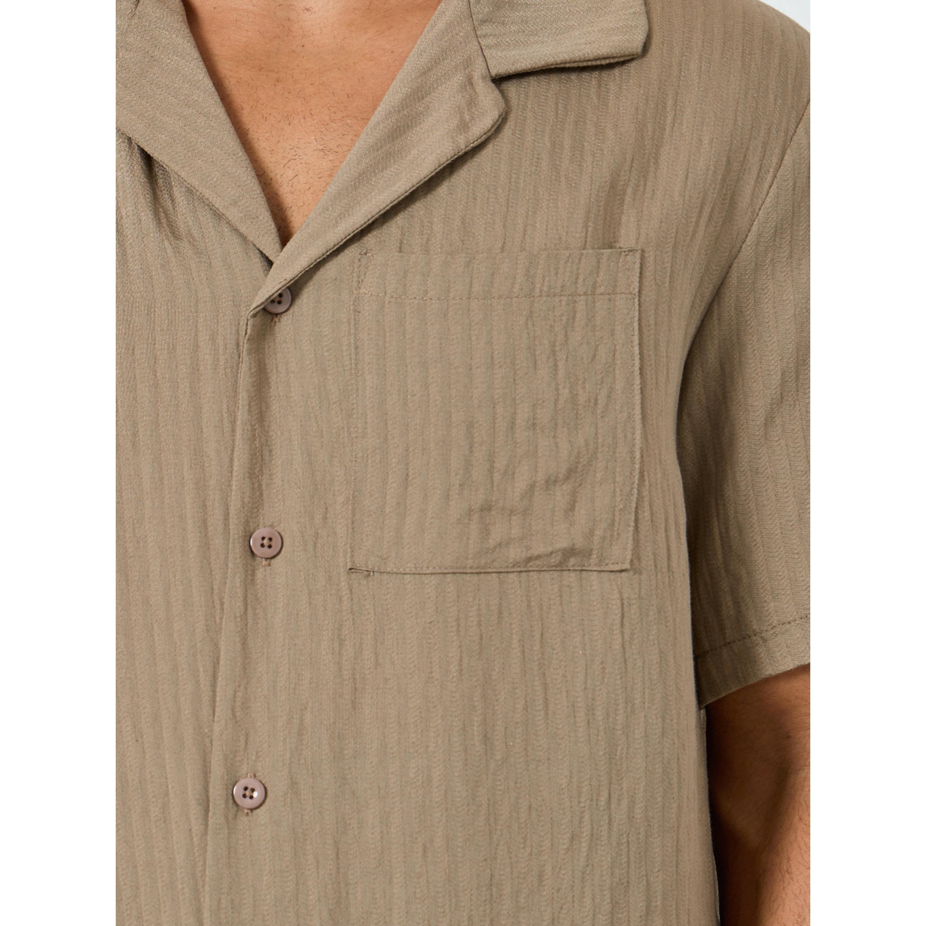 طقم بيجاما من رجالية بنمط قميص بأكمام قصيرة وبنطال بقصة مريحة-men-clothing-nightwear-sets-image-5