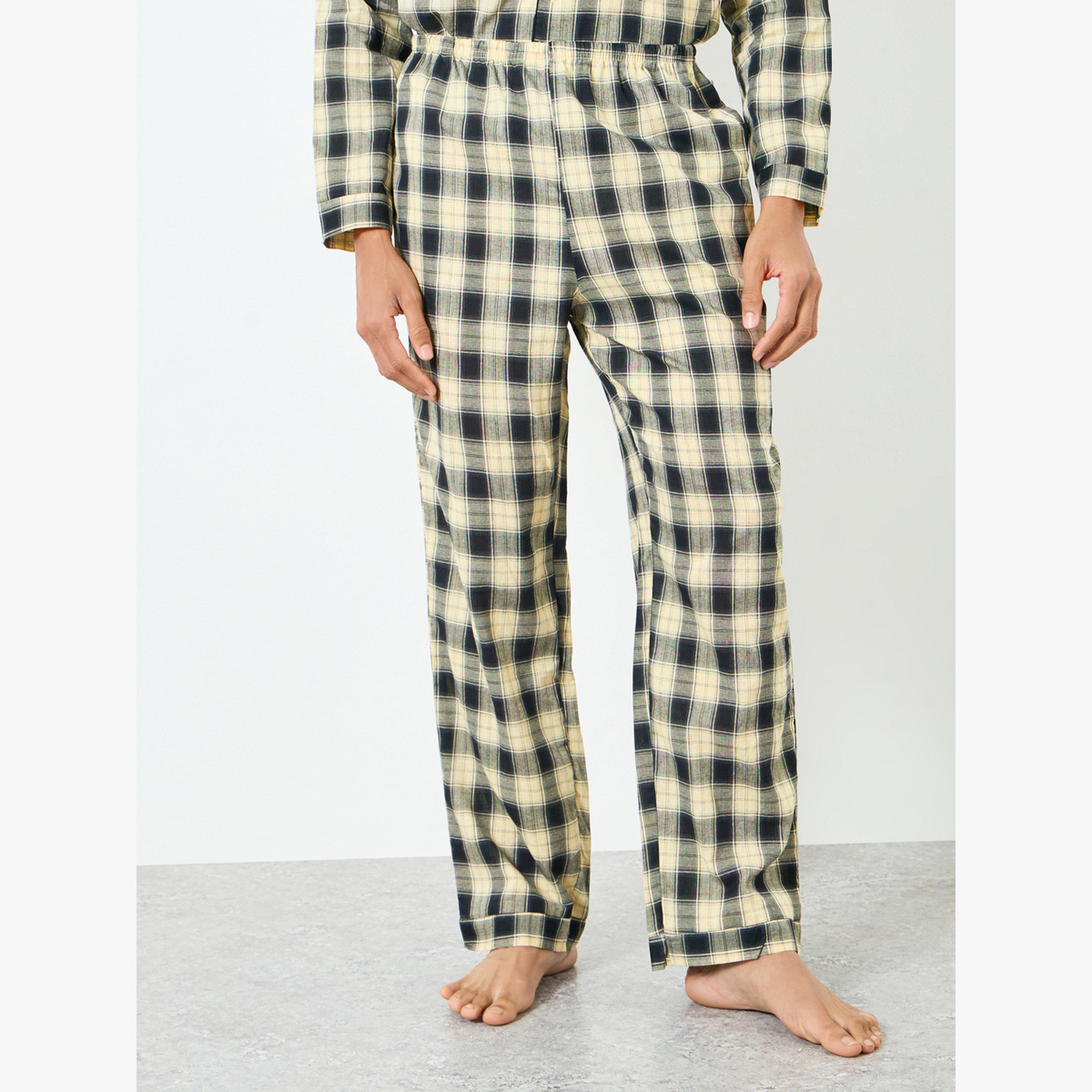 طقم بيجاما من بنطال وقميص بطبعة مربعات-men-clothing-nightwear-sets-image-4