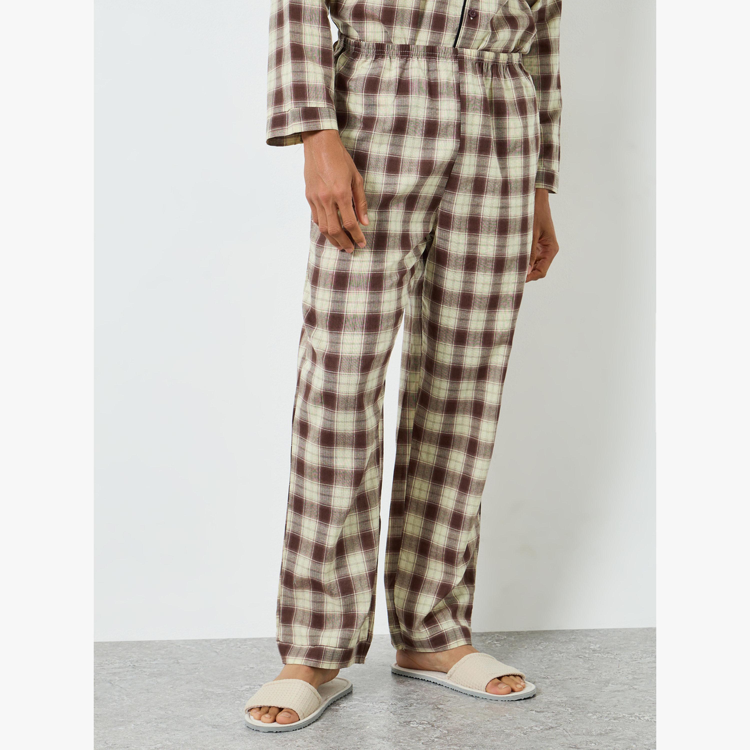 طقم بيجاما من بنطال وقميص بطبعة مربعات-men-clothing-nightwear-sets-image-5