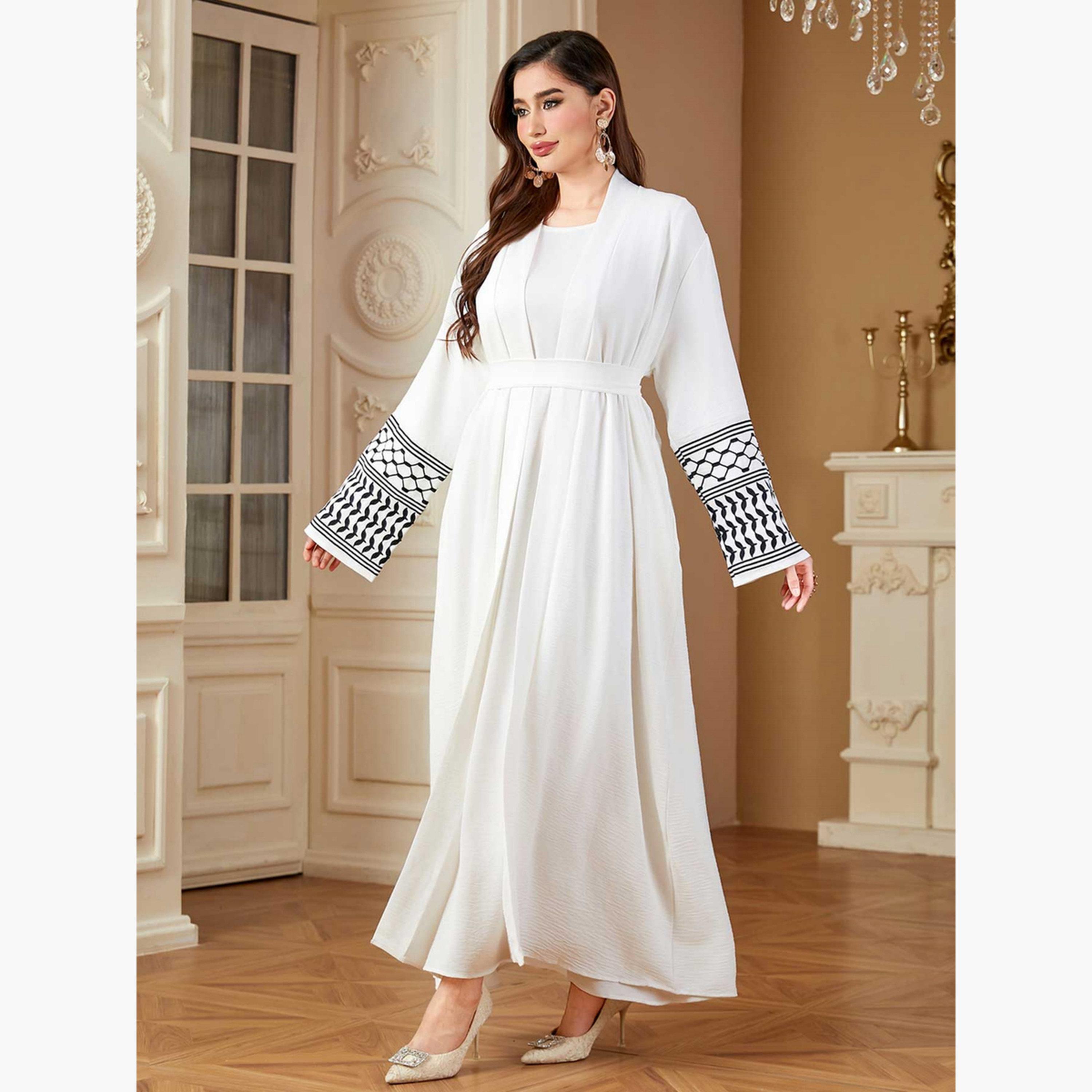 عباية بأكمام طويلة ومزينة بحزام وبنقوش هندسية-women-arabicclothing-abayas-image-2