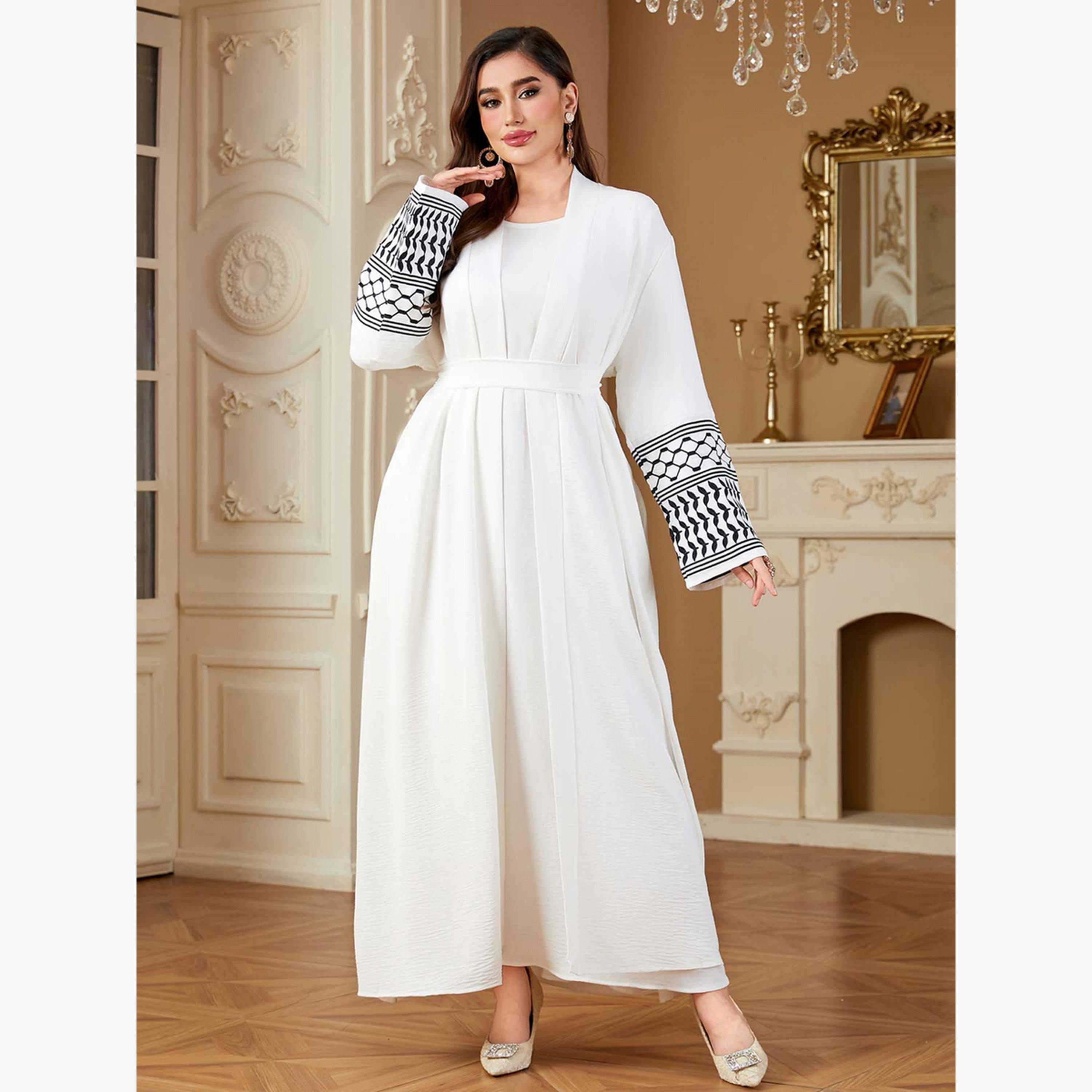 عباية بأكمام طويلة ومزينة بحزام وبنقوش هندسية-women-arabicclothing-abayas-image-5