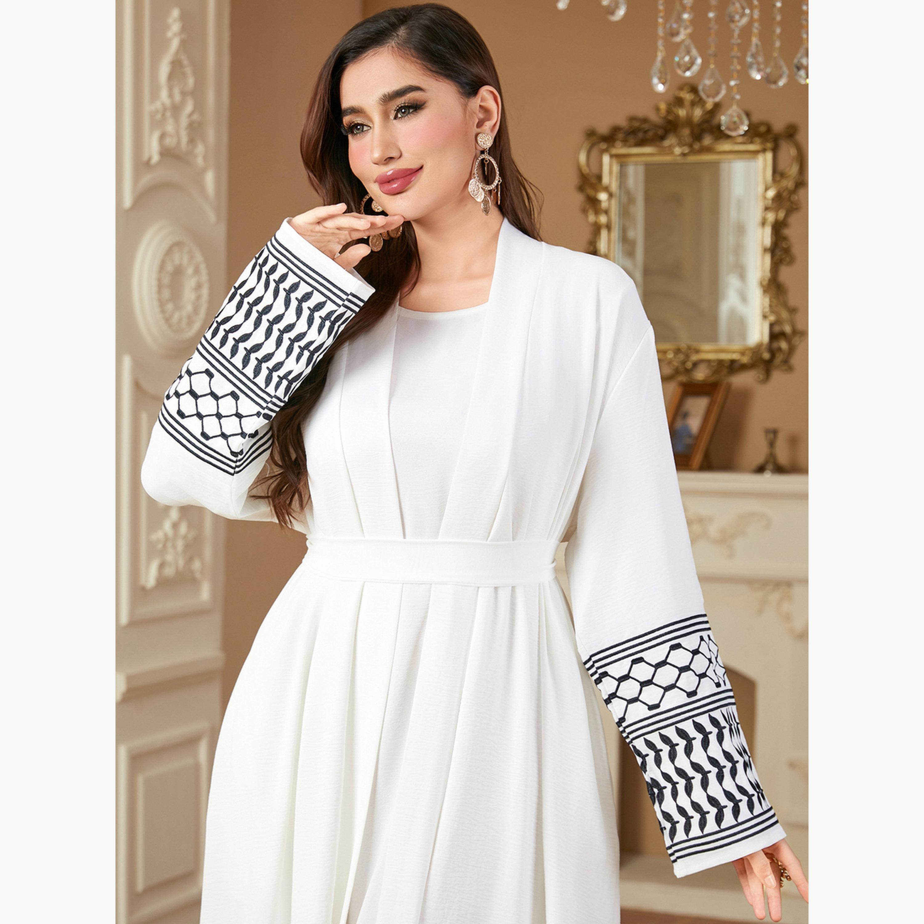 عباية بأكمام طويلة ومزينة بحزام وبنقوش هندسية-women-arabicclothing-abayas-image-6