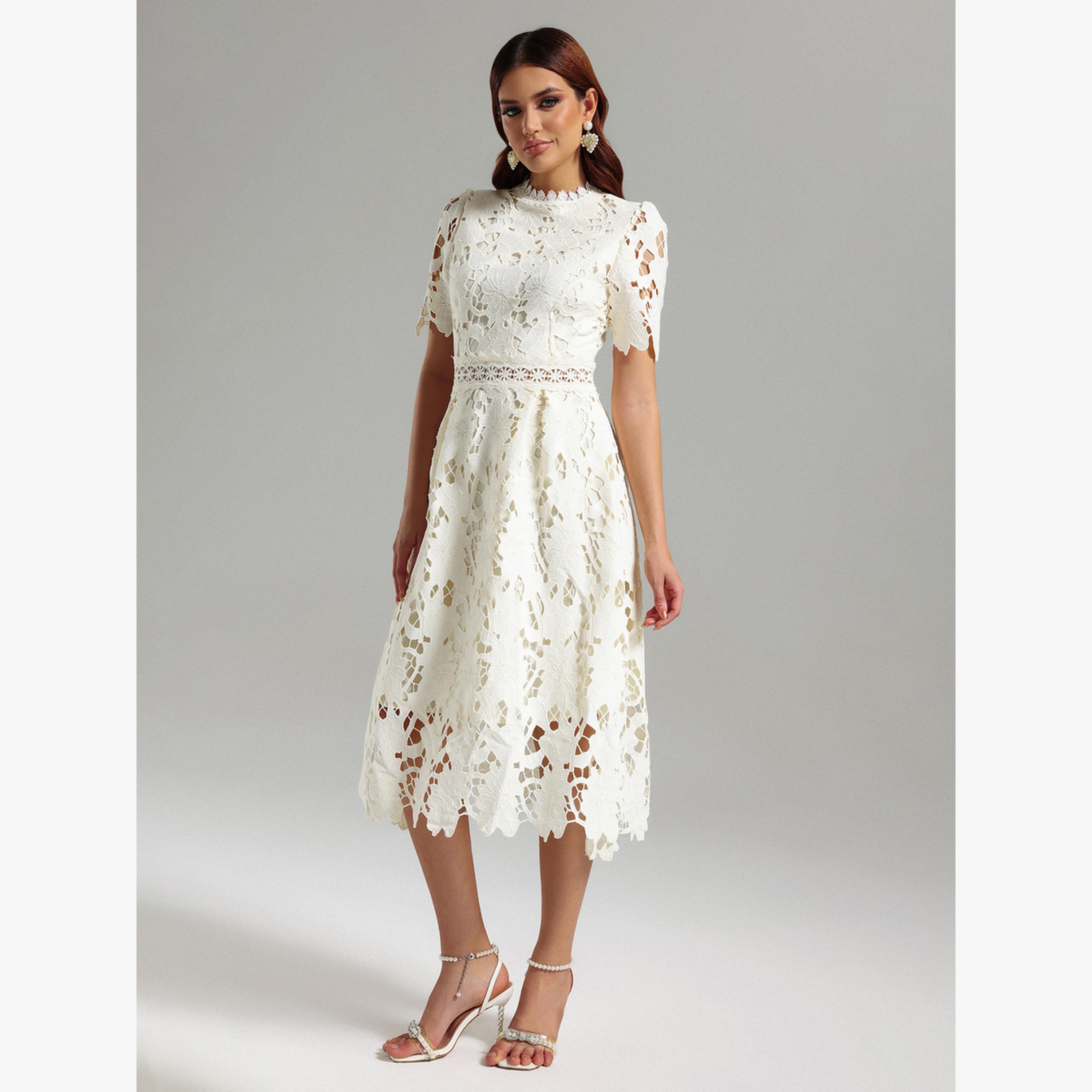 فستان بطول الركبة مع تفاصيل دانتيل وأكمام قصيرة-women-clothing-dresses-image-4
