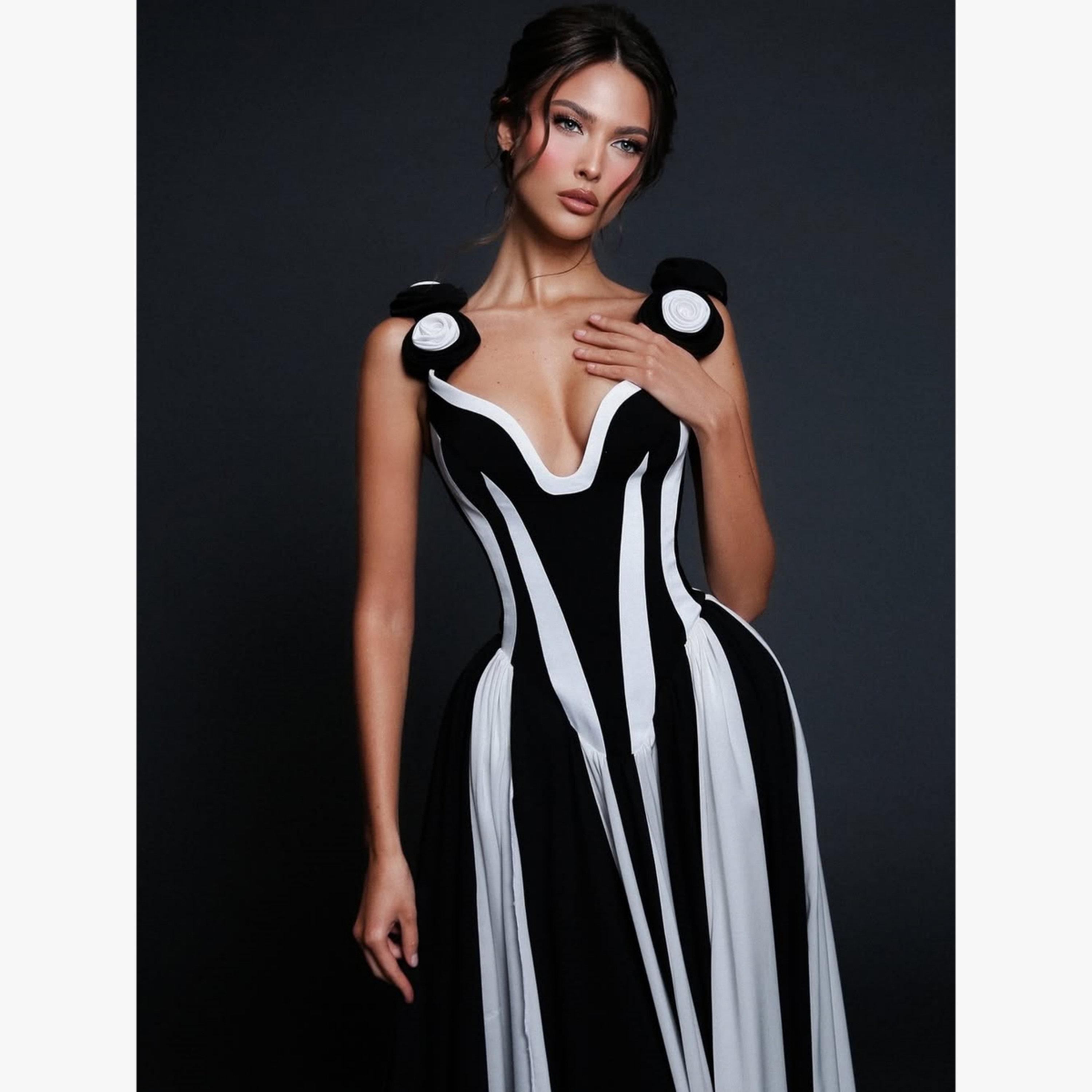 فستان طويل بلا أكمام مزين بزهرة كورساج وشق-women-clothing-dresses-image-4