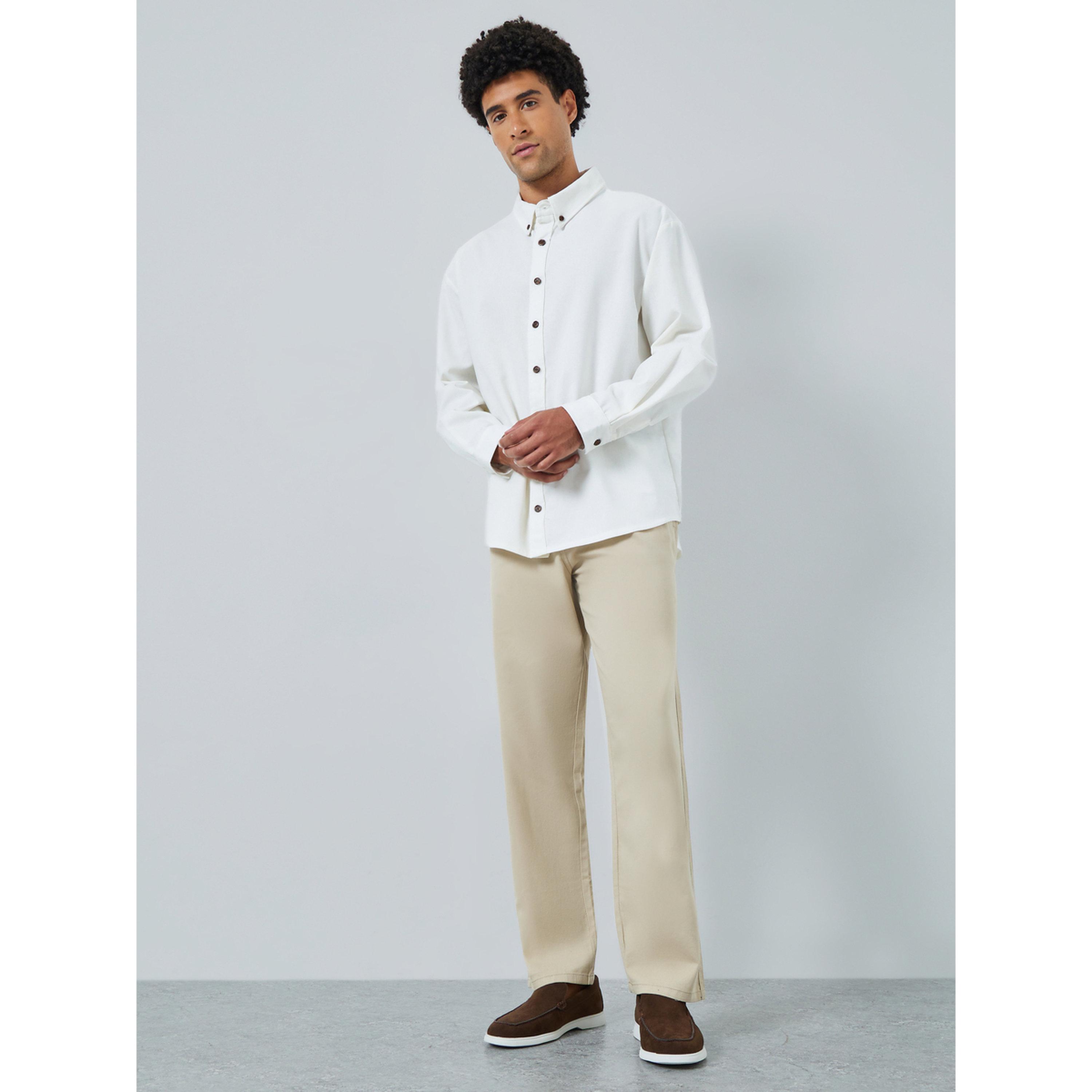 قميص بياقة بأزرار من مزيج الكتان بقصة مريحة-men-clothing-shirts-image-2