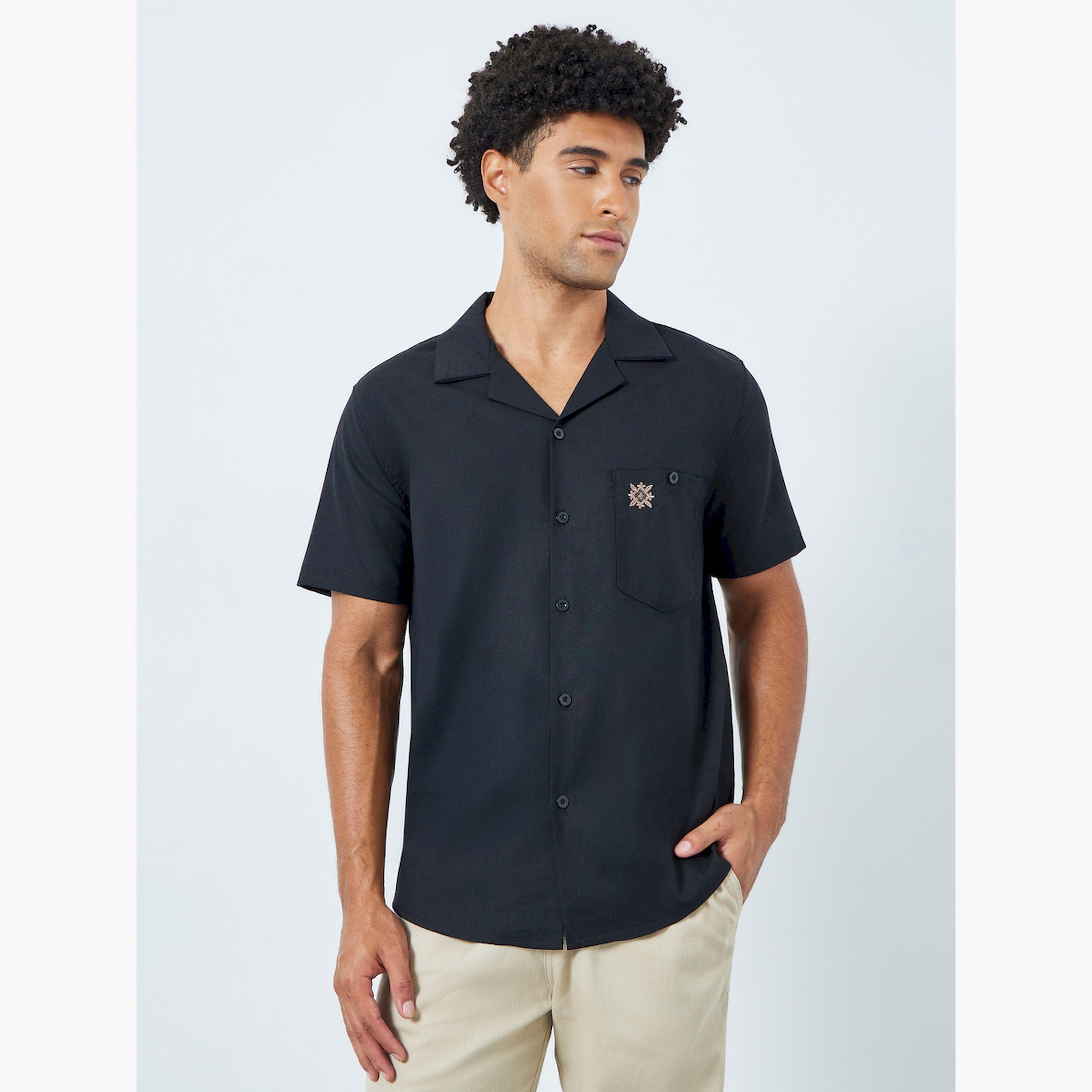 قميص بياقة ريزورت من مزيج الكتان بقصة مريحة-men-clothing-shirts-image-1