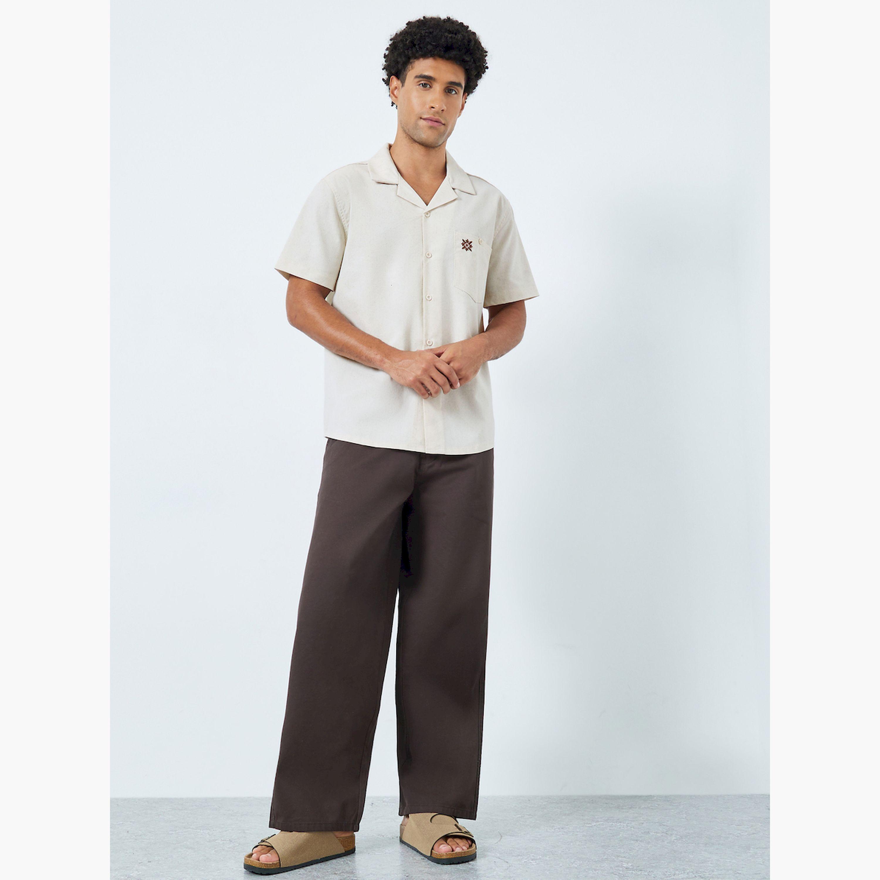 قميص بياقة ريزورت من مزيج الكتان بقصة مريحة-men-clothing-shirts-image-2