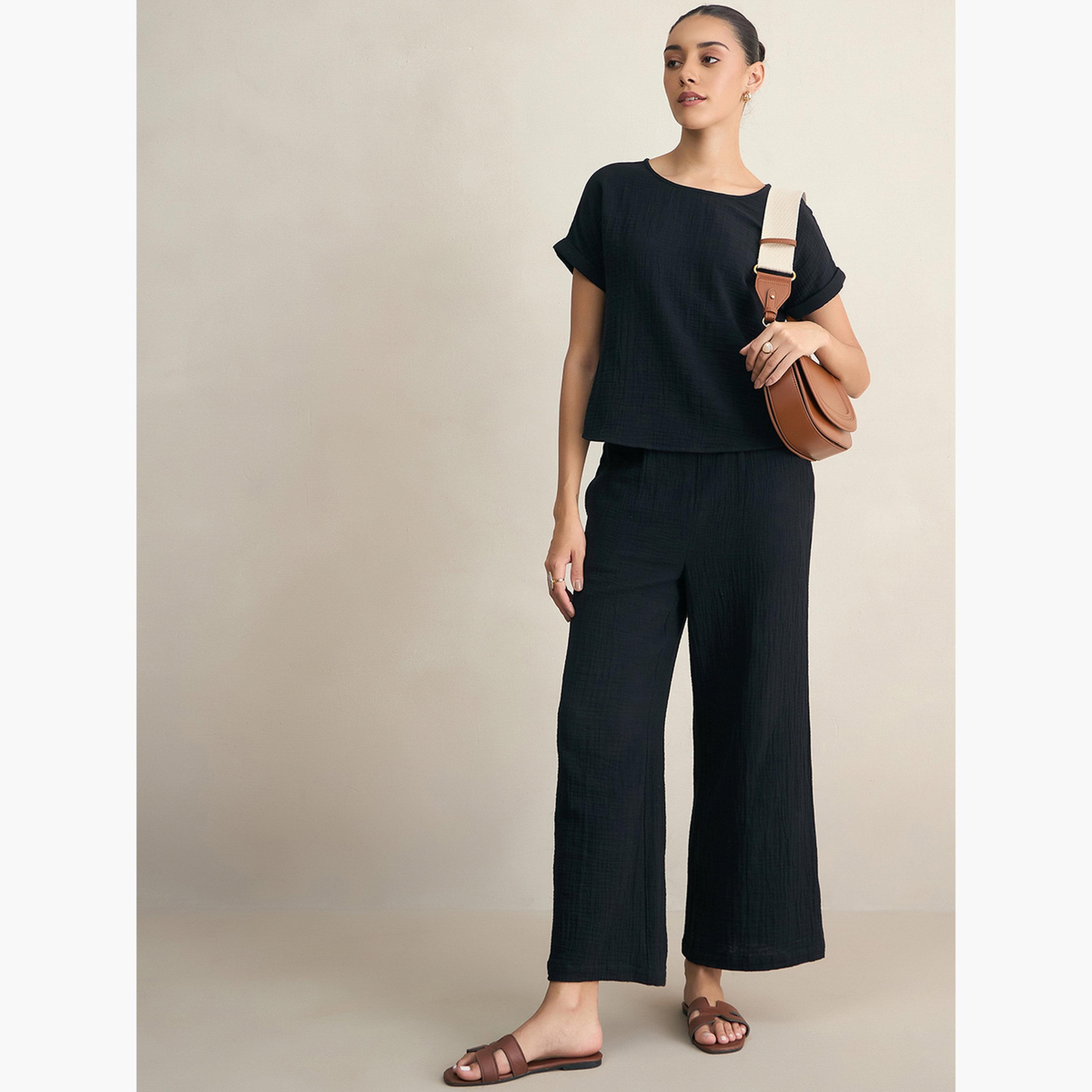 فيميلا - طقم نسائي من بلوزة وبنطال قطني برقبة دائرية-women-clothing-coordsets-image-1