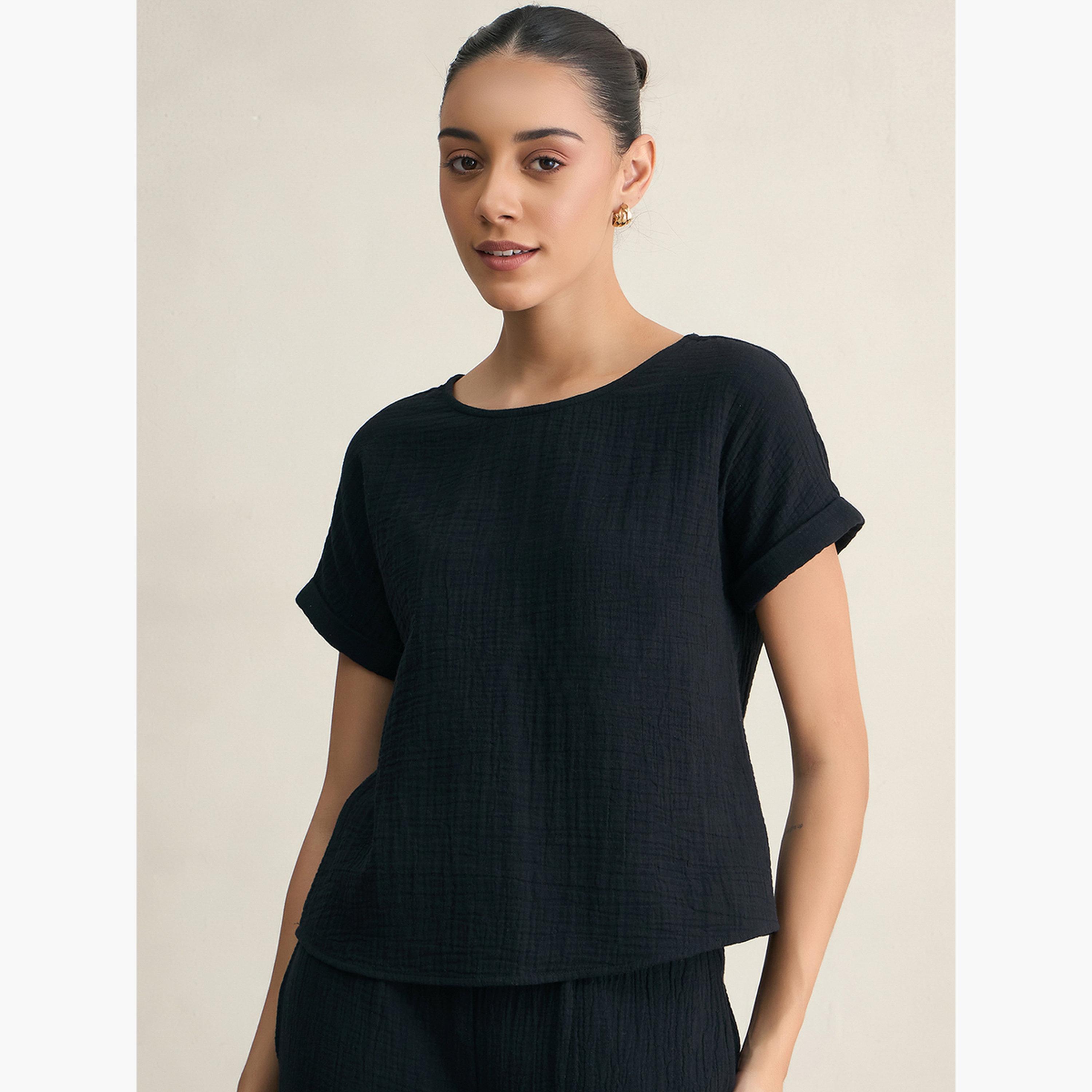 فيميلا - طقم نسائي من بلوزة وبنطال قطني برقبة دائرية-women-clothing-coordsets-image-2