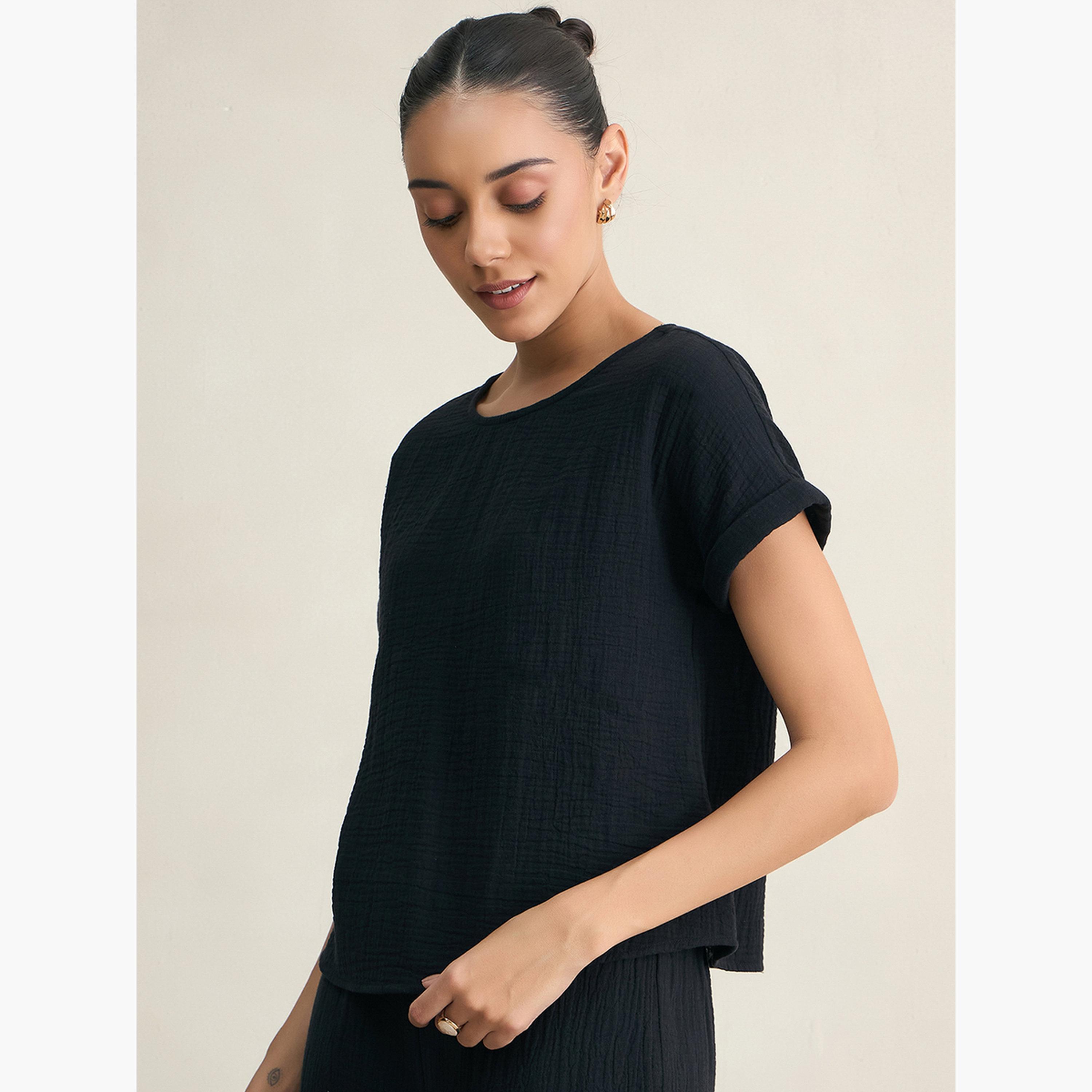 فيميلا - طقم نسائي من بلوزة وبنطال قطني برقبة دائرية-women-clothing-coordsets-image-3