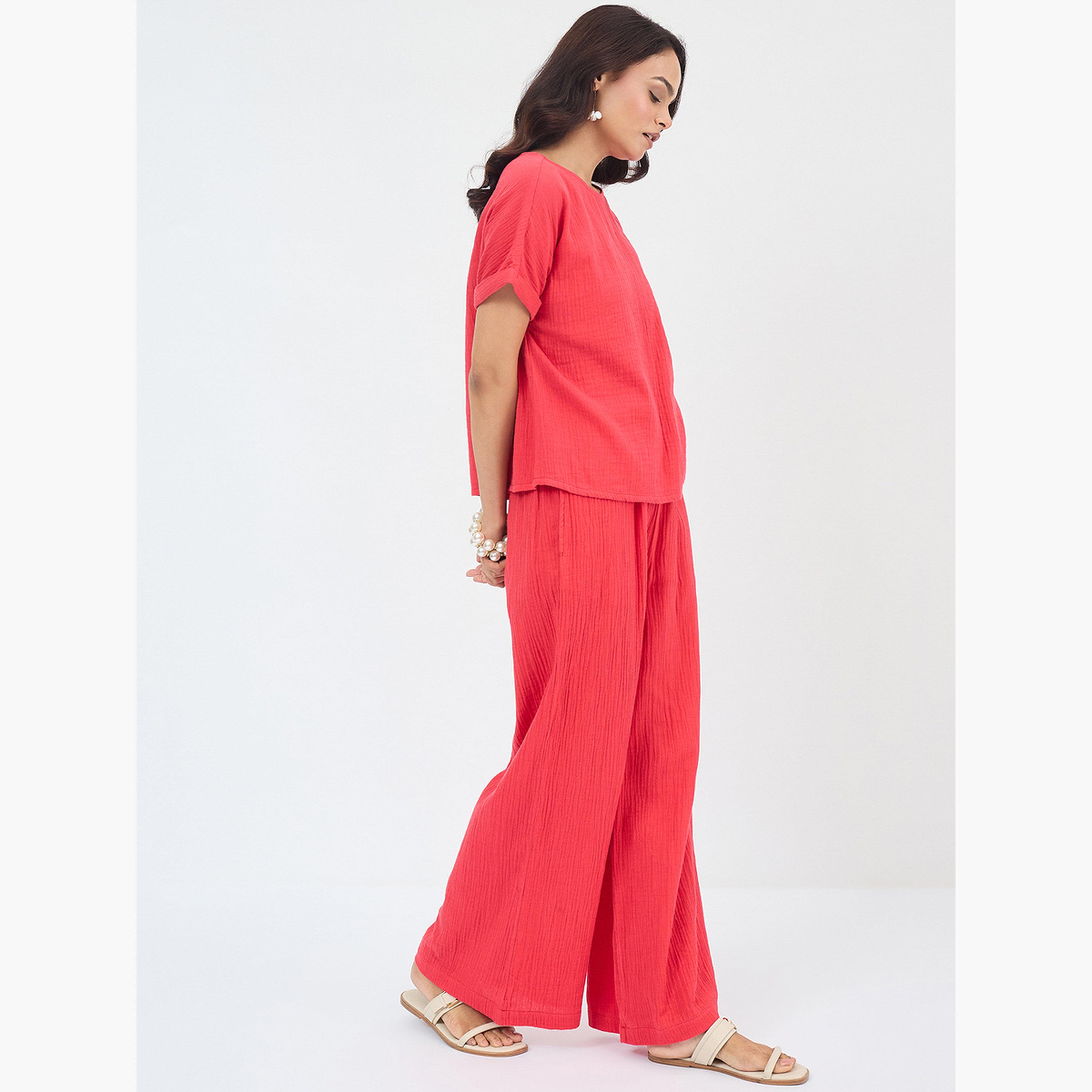 فيميلا - طقم نسائي من بلوزة وبنطال من قماش قطني شاش-women-clothing-coordsets-image-3