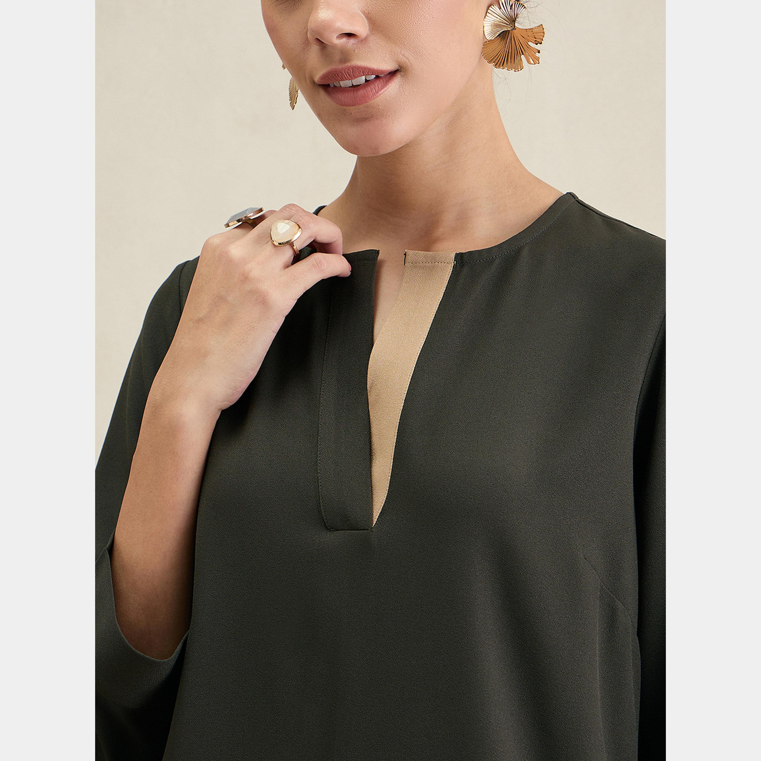 فيميلا - فستان نسائي طويل حتى الركبة، لون زيتوني سادة، رقبة حرف V، وأكمام طويلة-women-clothing-dresses-image-4