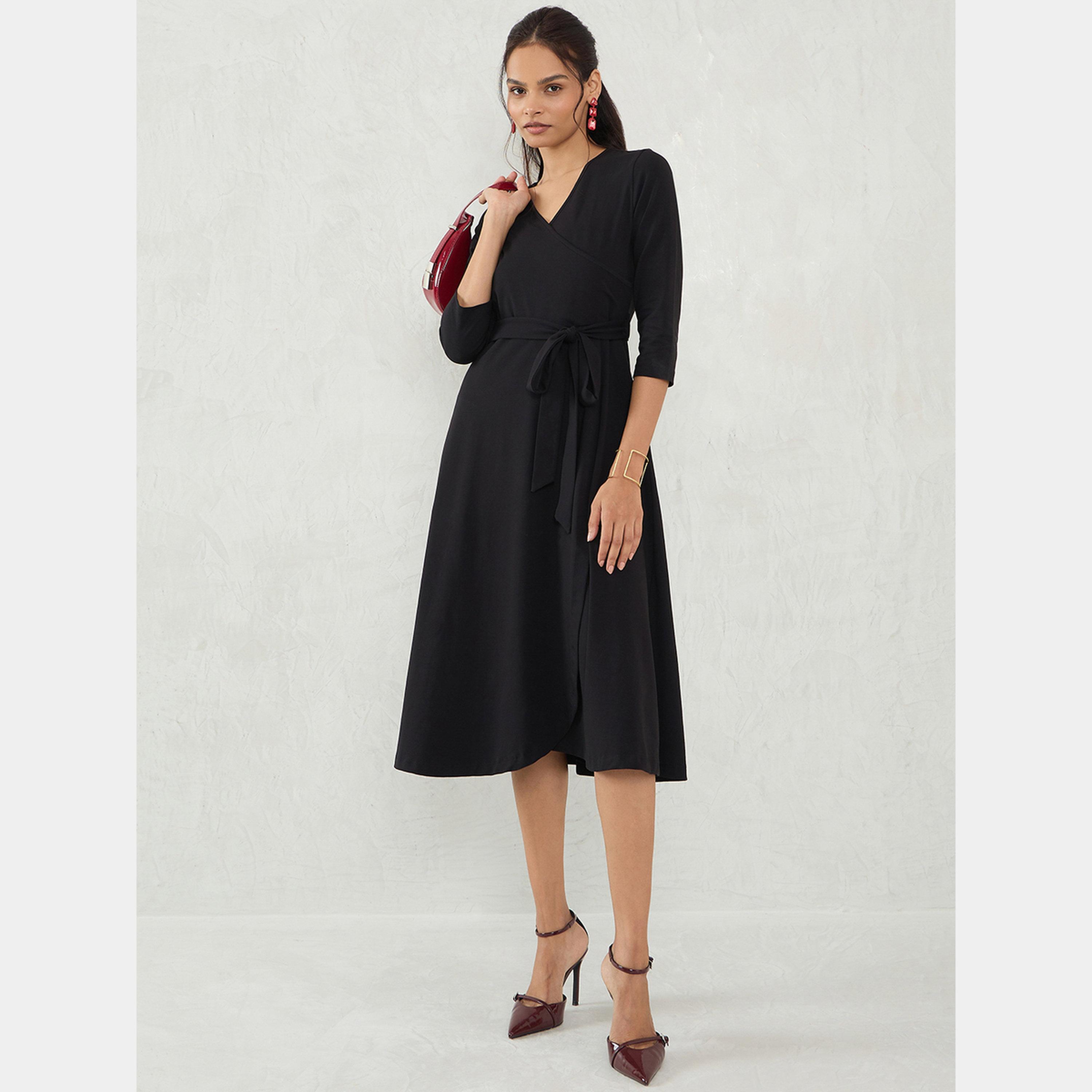 فيميلا - فستان نسائي أسود محبوك رقبة حرف V وأكمام ثلاثة أرباع الطول-women-clothing-dresses-image-6