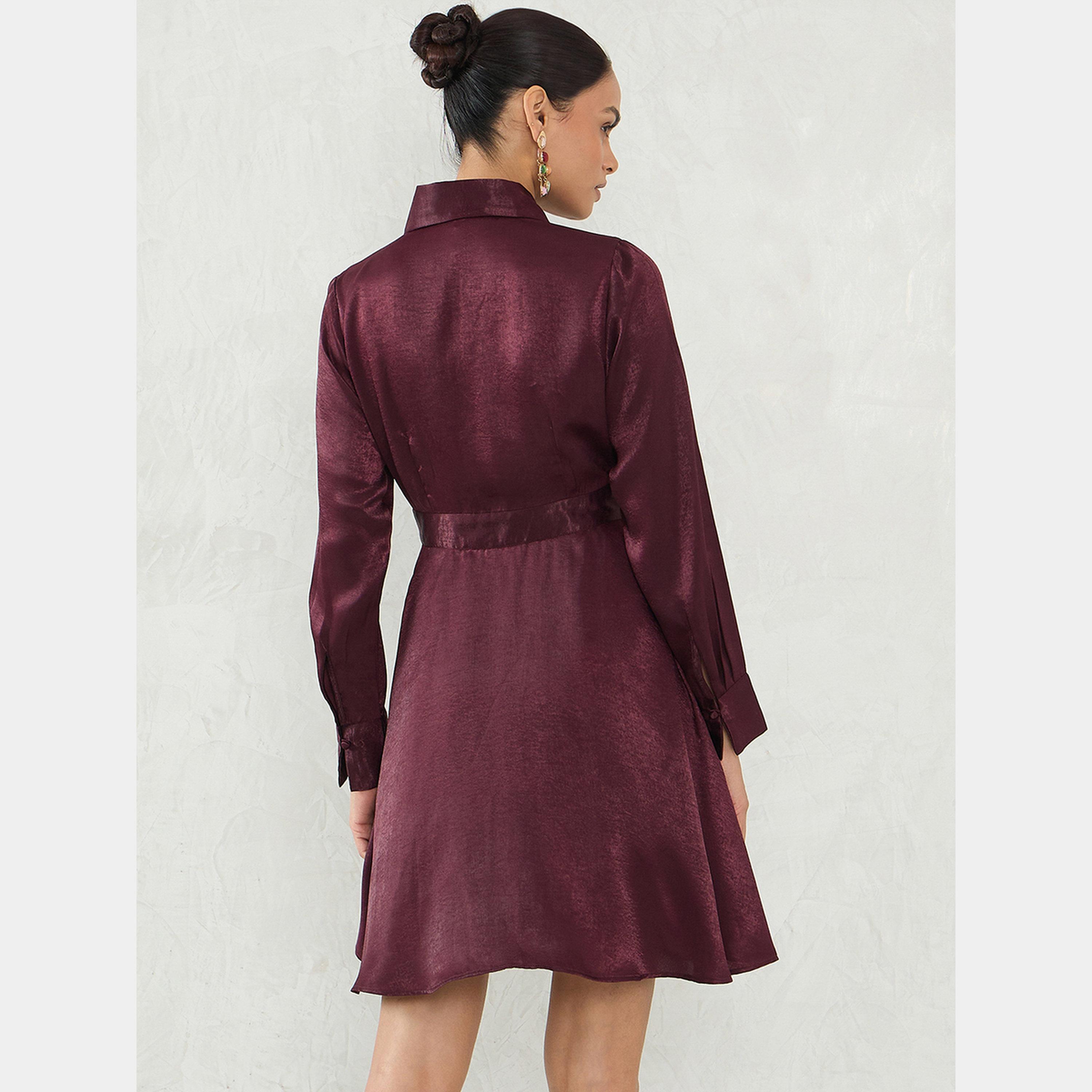 فيميلا - فستان نسائي قصير ملفوف بأكمام طويلة وياقة شال من الساتان النبيذي-women-clothing-dresses-image-5