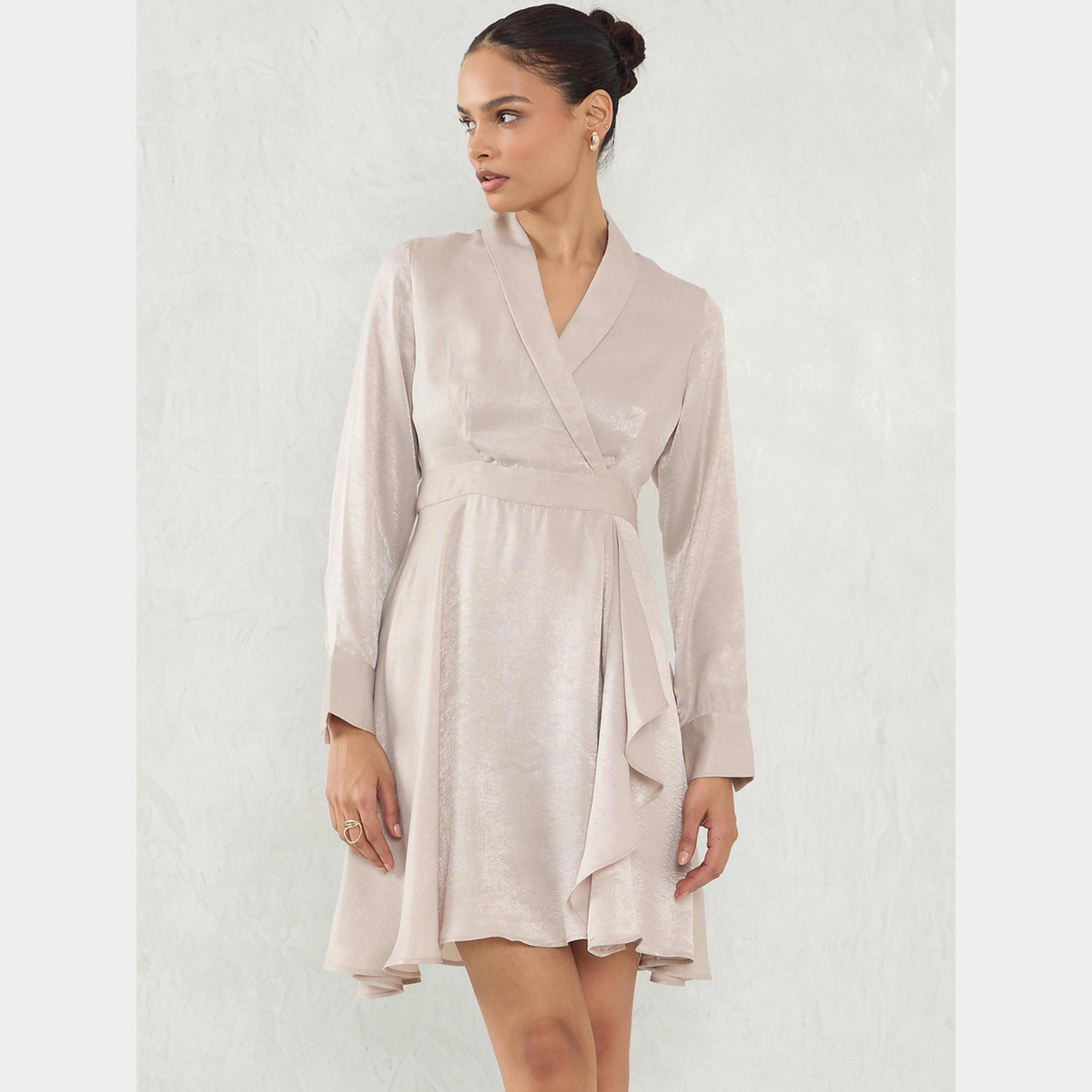 فيميلا - فستان قصير ملفوف بأكمام طويلة وياقة شال من الساتان البيج للنساء-women-clothing-dresses-image-1
